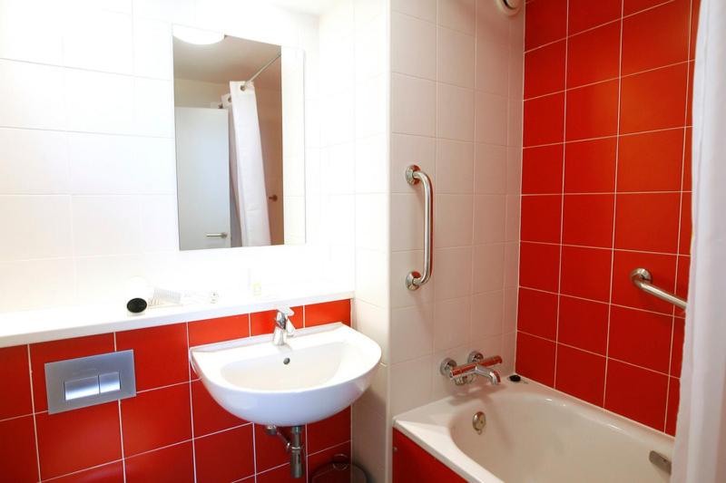 Habitación #48223246