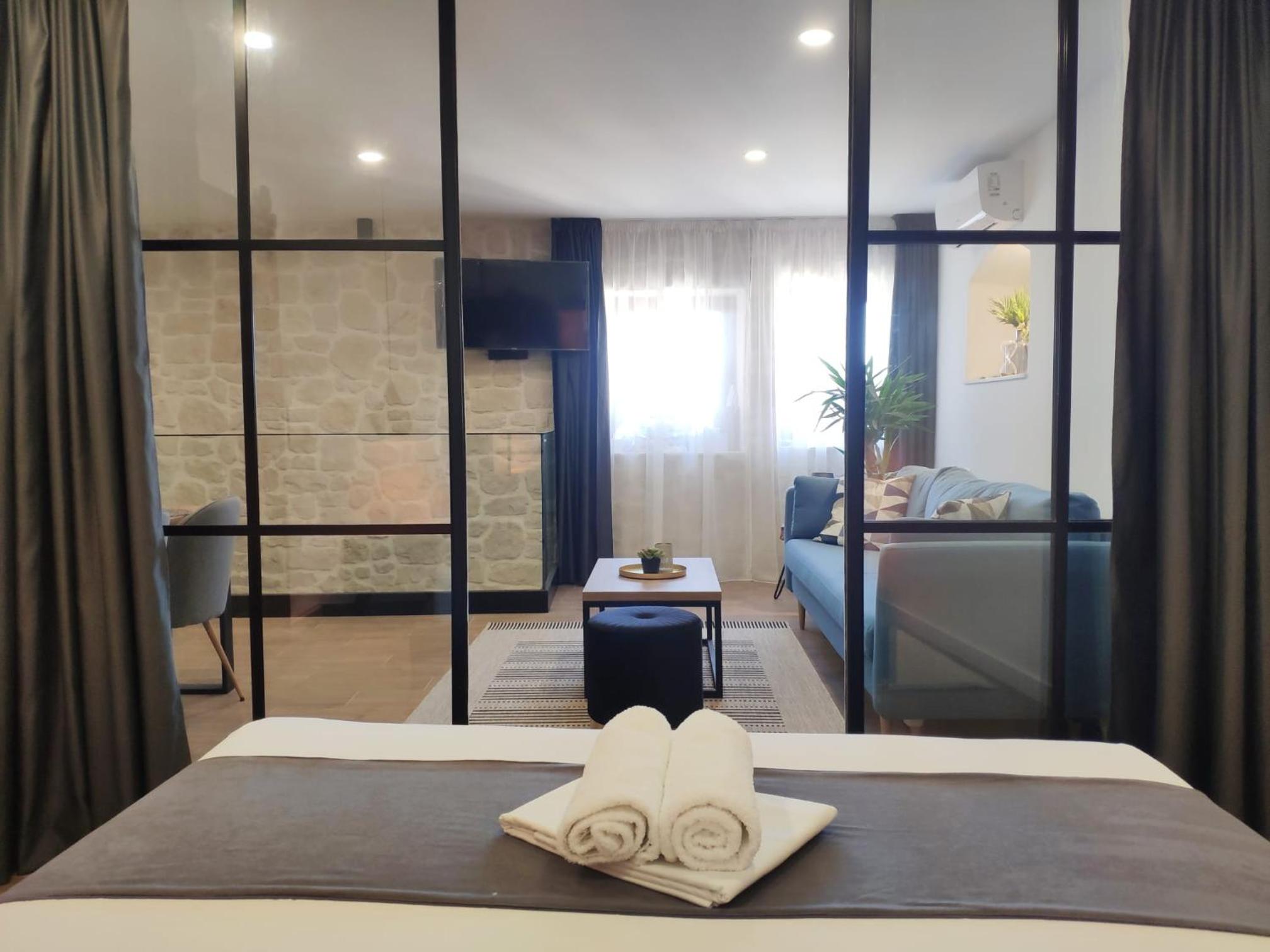 One-Bedroom Apartment - Photo 28