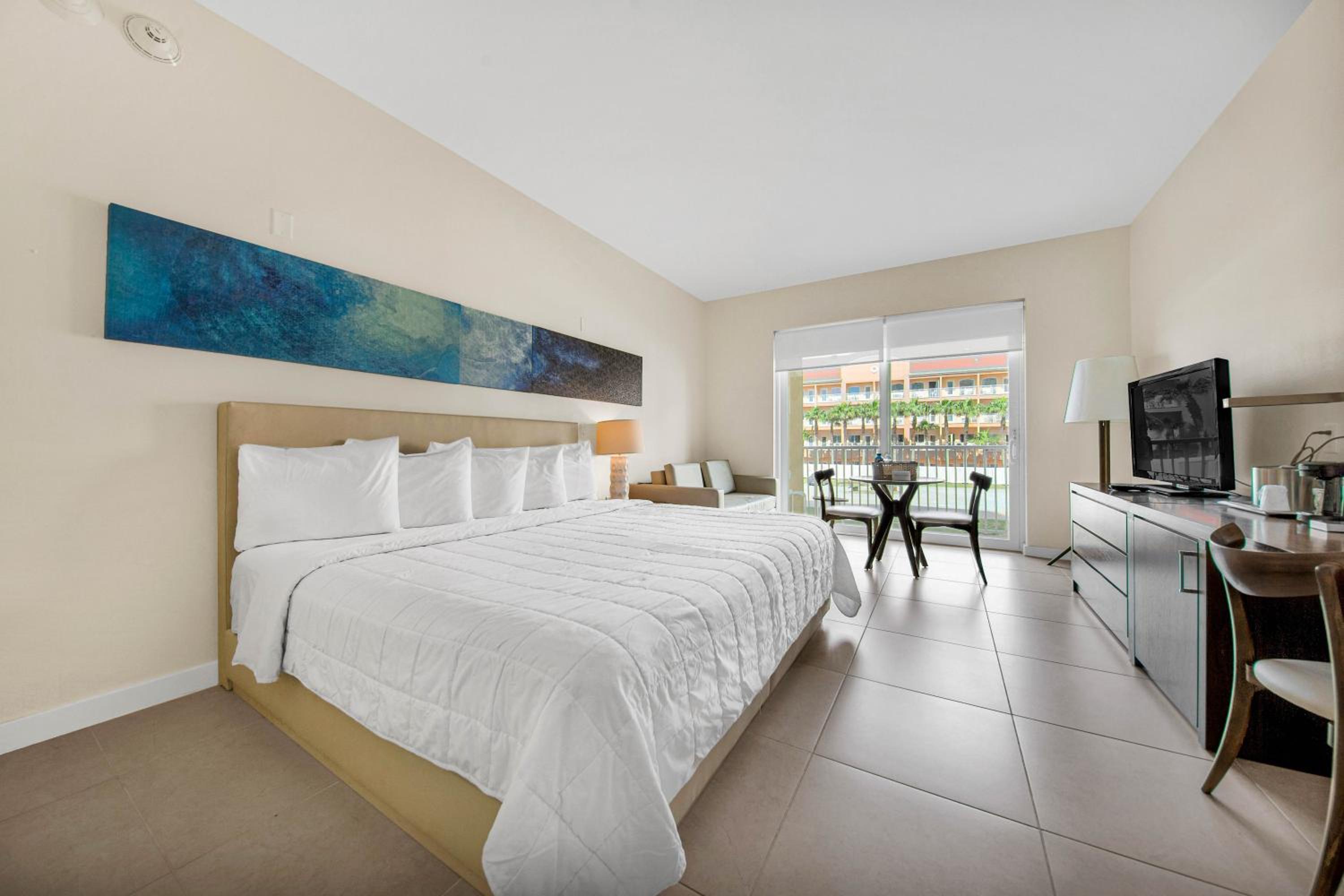 Deluxe King Room - Photo 1