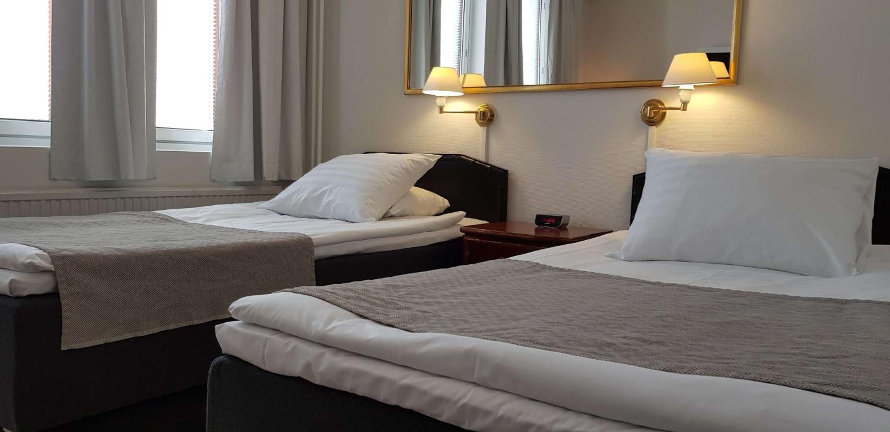 Twin Room - Photo 11