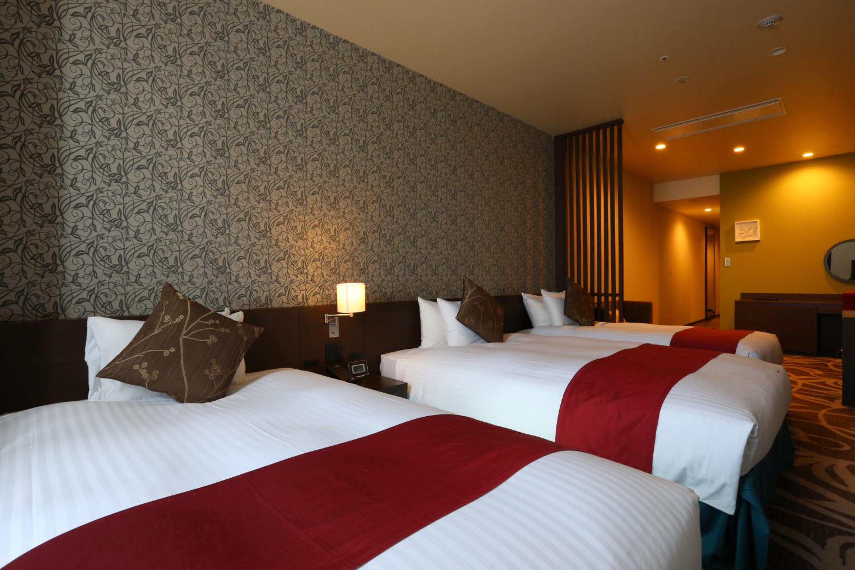 Connecting Rooms (6 Adults)