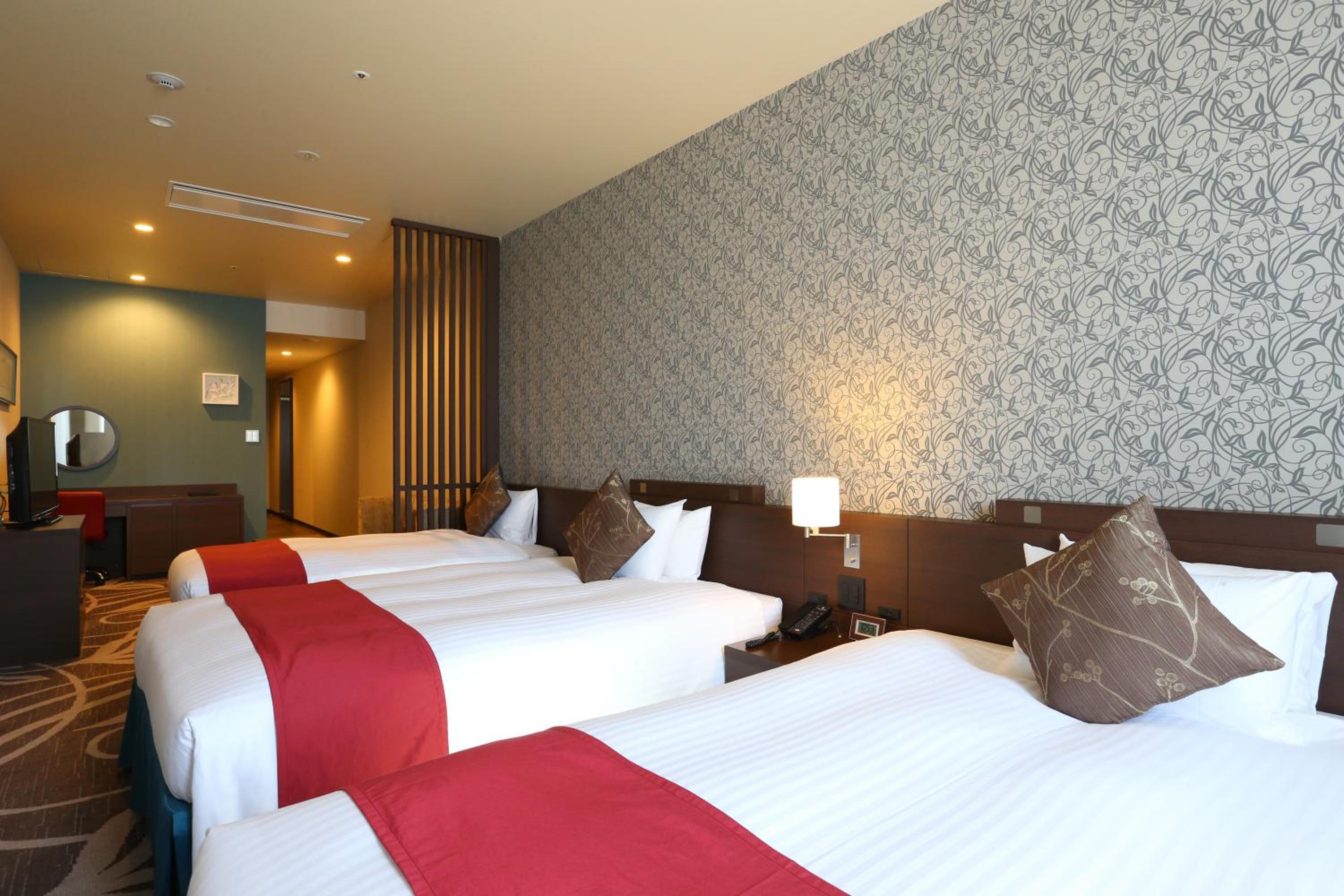Deluxe Twin Room with Extra Bed
