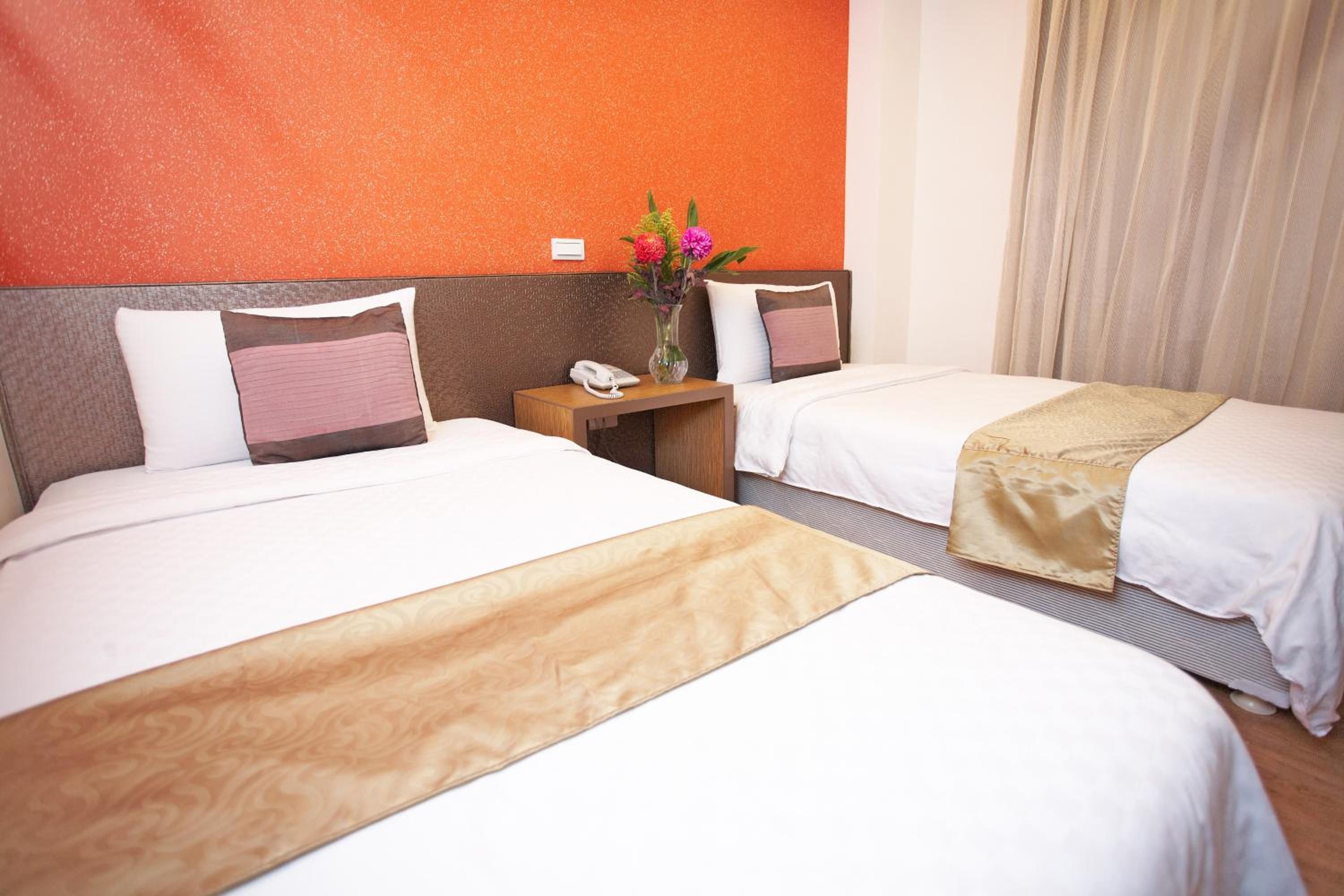 Standard Twin Room - Photo 4
