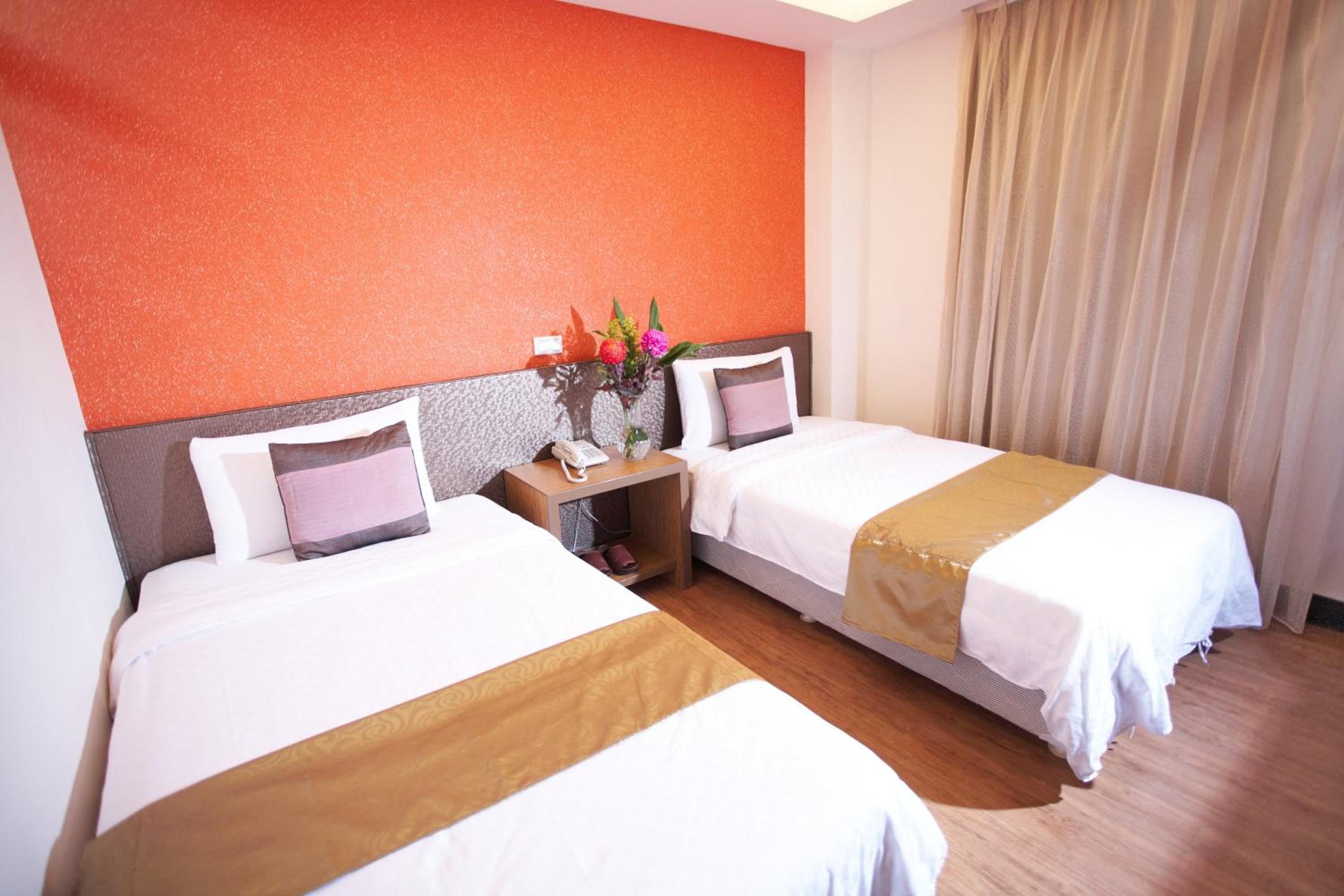 Standard Twin Room - Photo 1