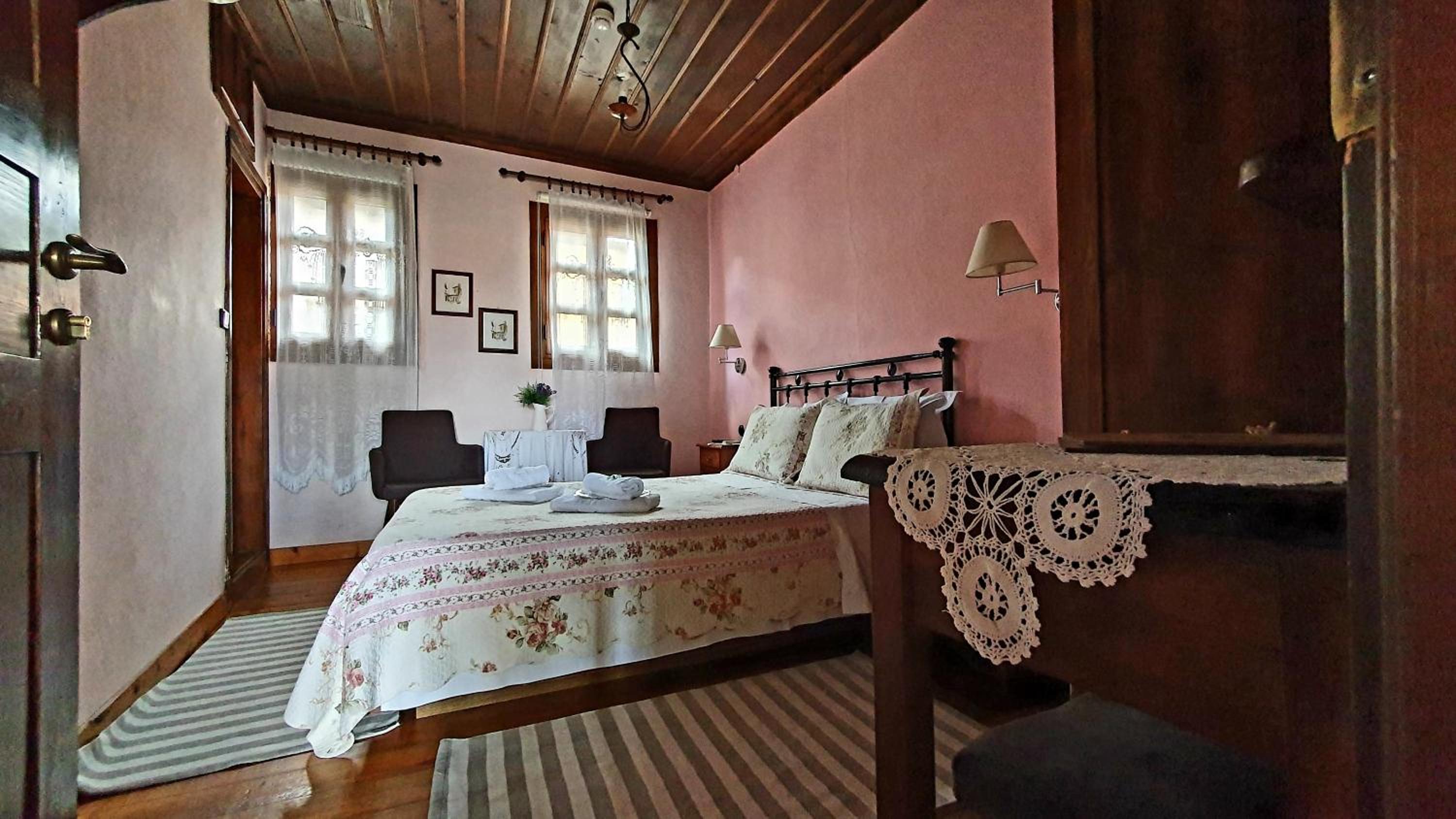 Double or Twin Room - Photo 11