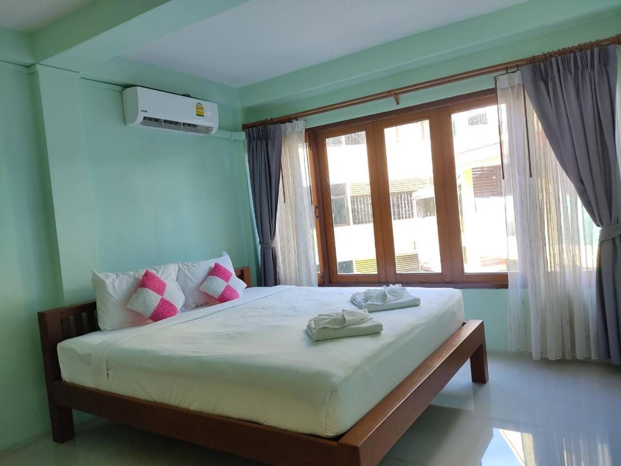 Deluxe King Room - Photo 1