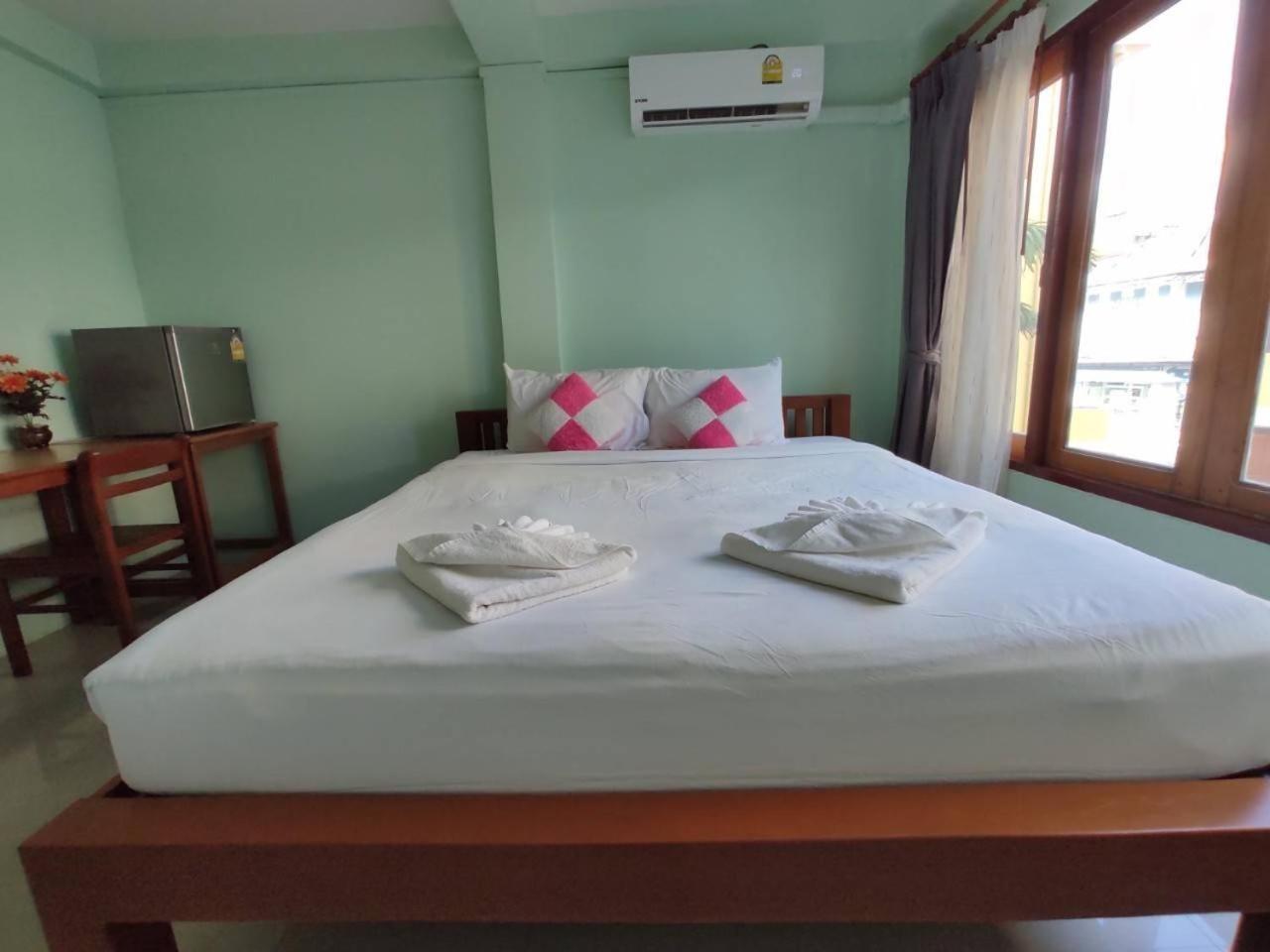 Deluxe King Room - Photo 4