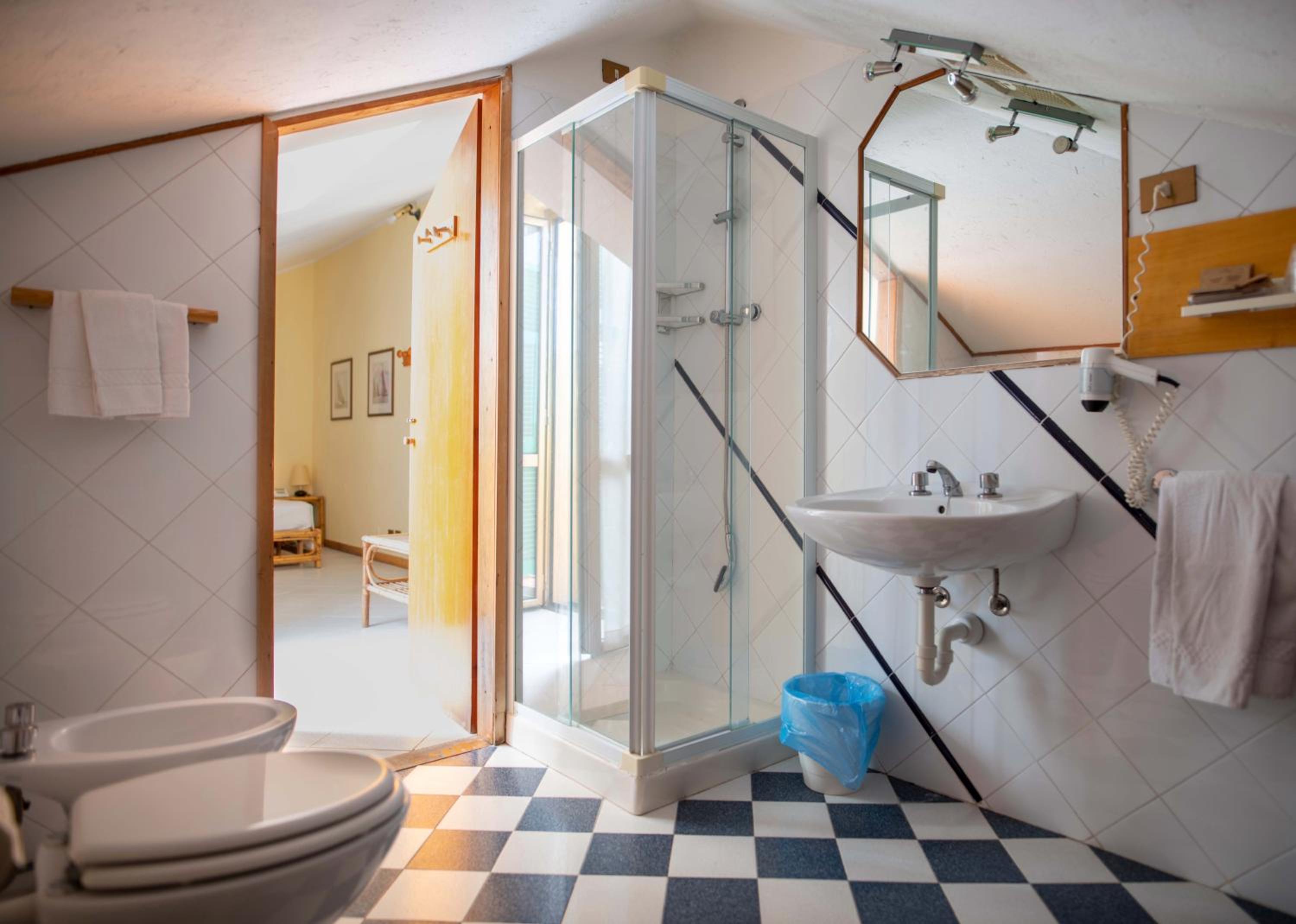 Quadruple Room - Photo 5