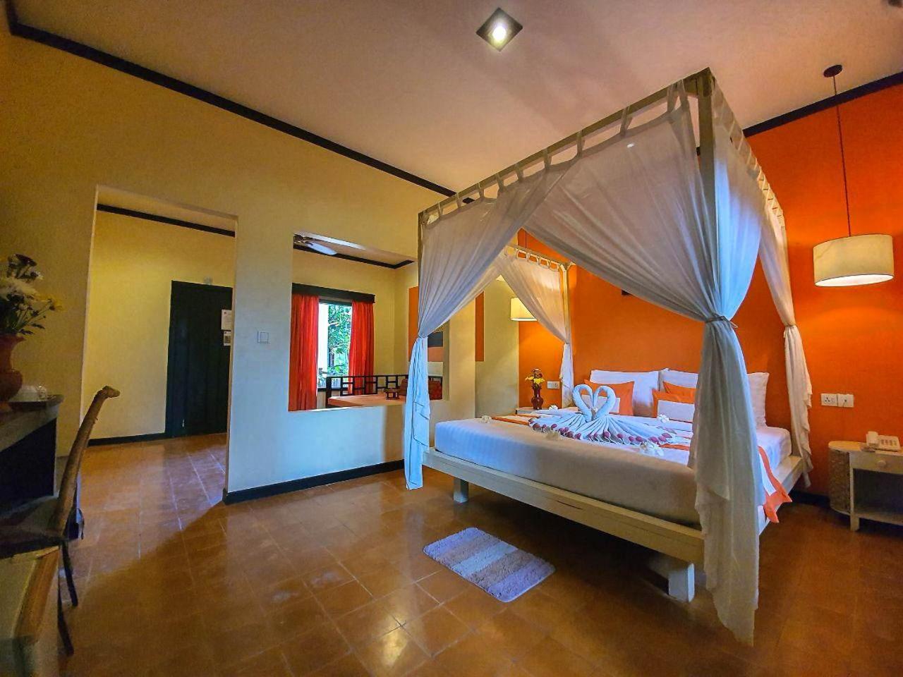 Family Triple Room with Bathtub - Free Pick-Up photo 3