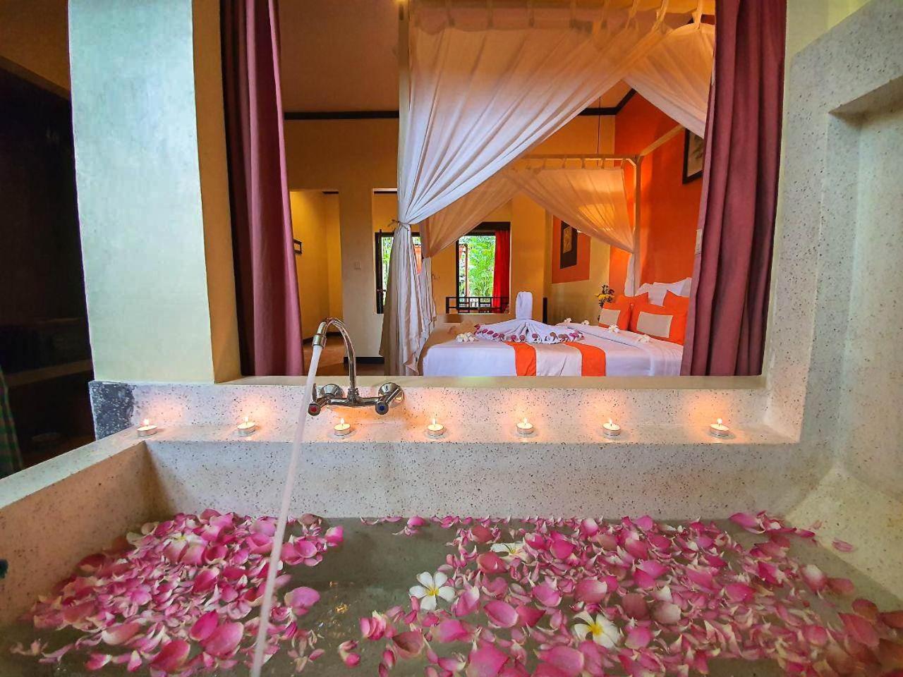 Family Triple Room with Bathtub - Free Pick-Up photo 1