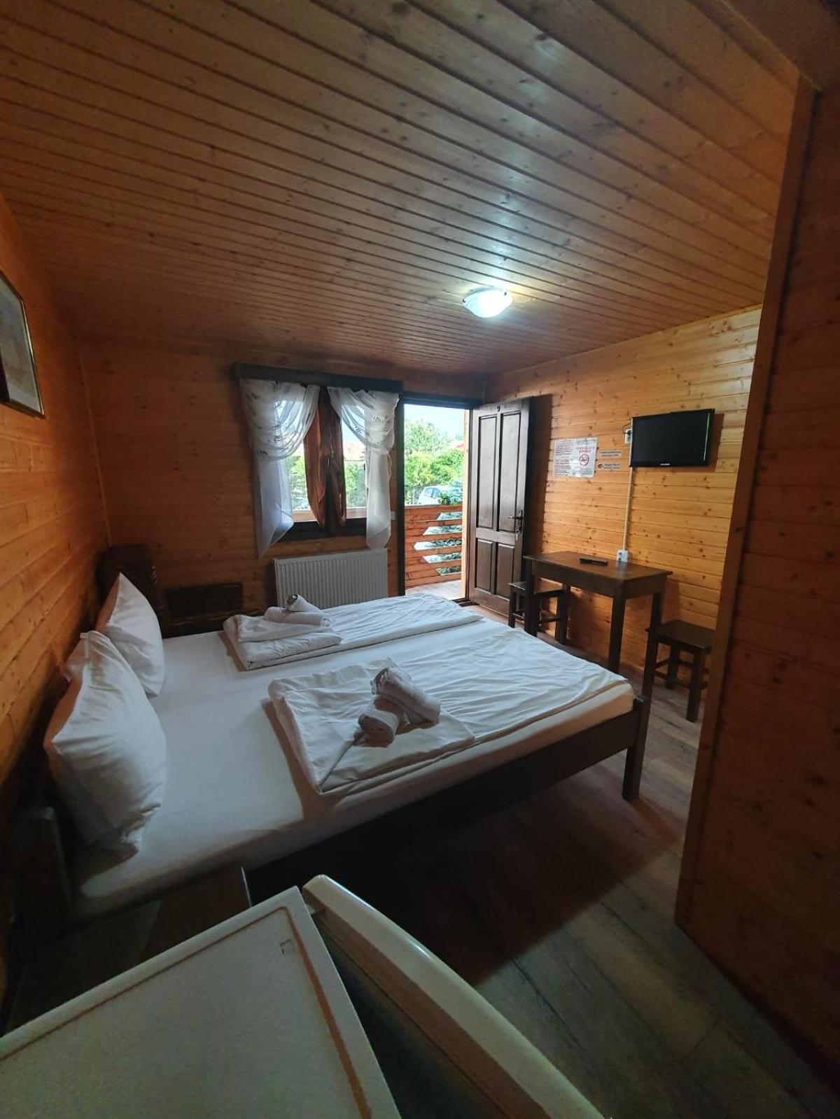 Double or Twin Room photo 3