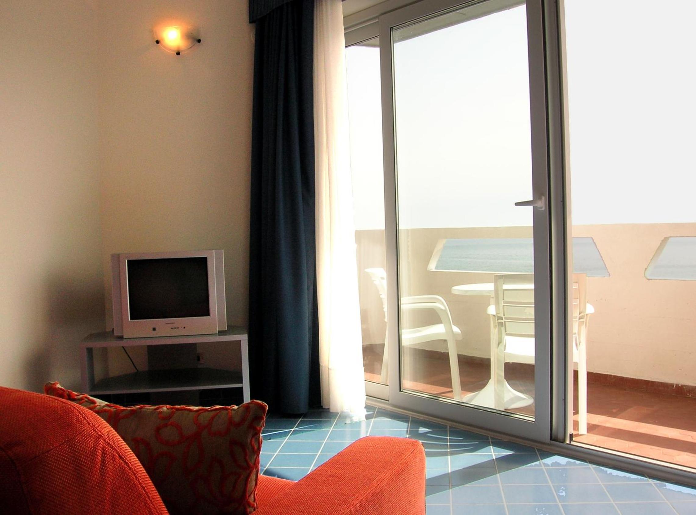 Double Room with Sea View - Photo 7