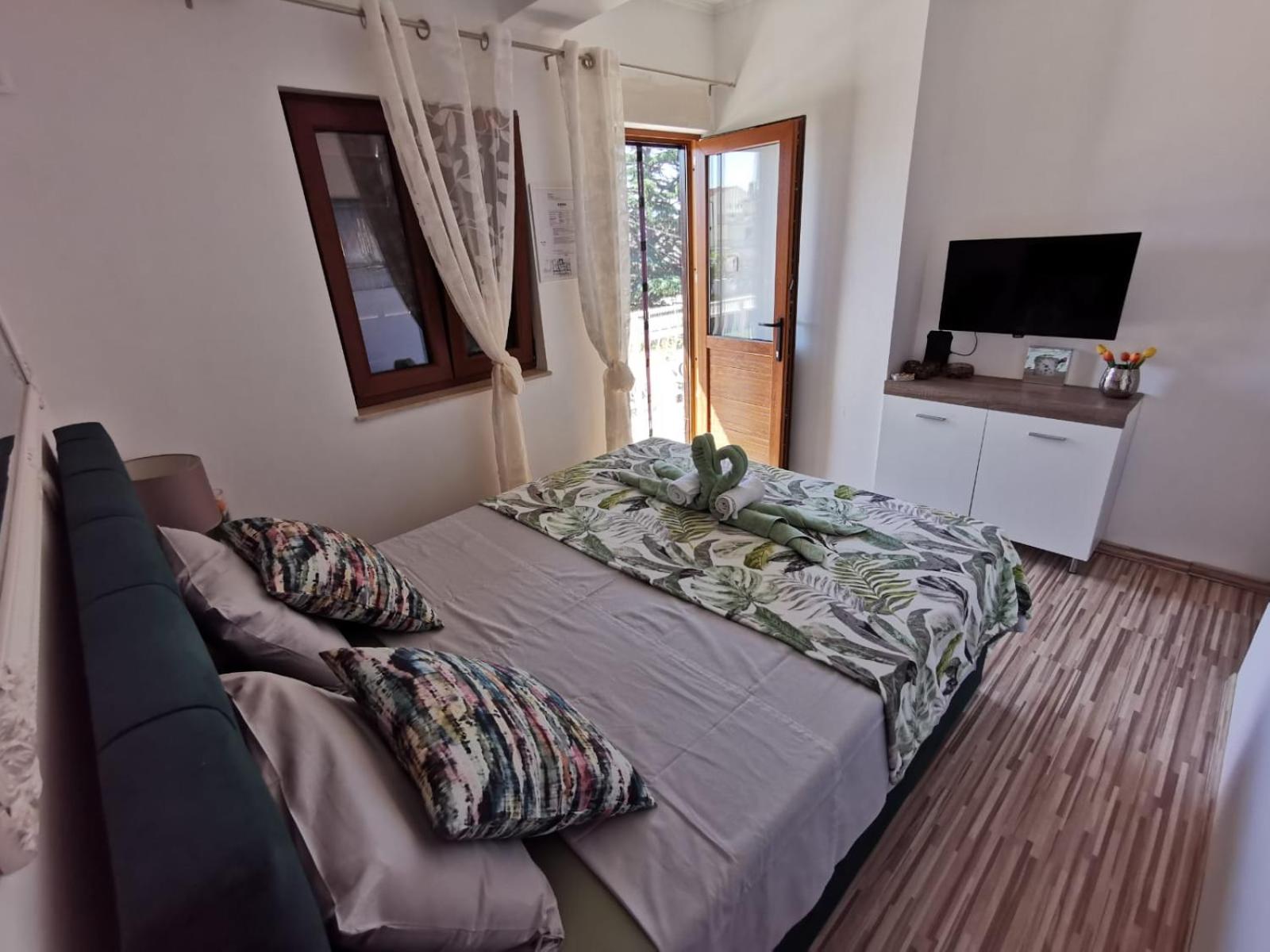 Double Room - No kitchen photo 2