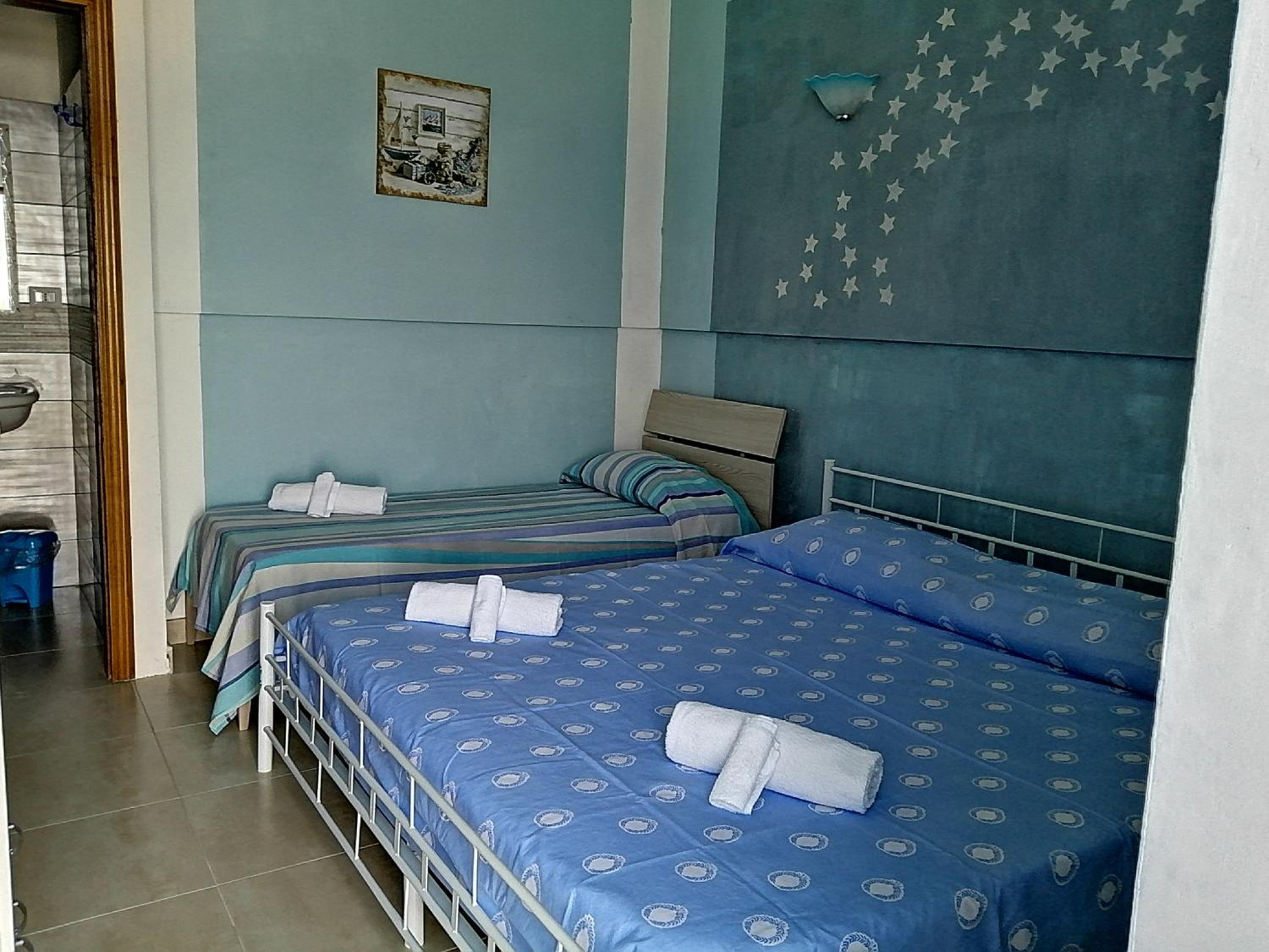 Twin Room with Bathroom - Photo 41
