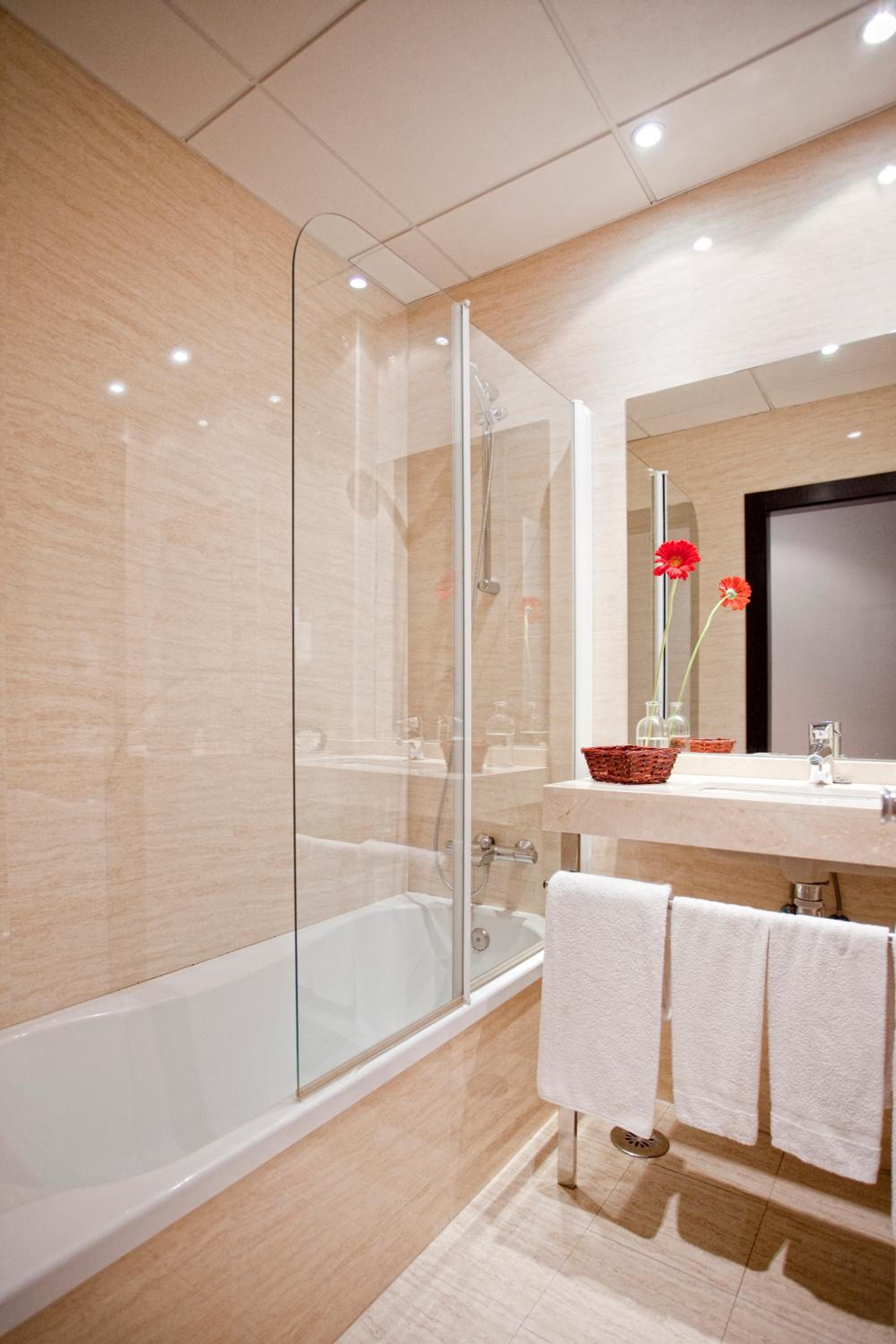 Double or Twin Room - Photo 2