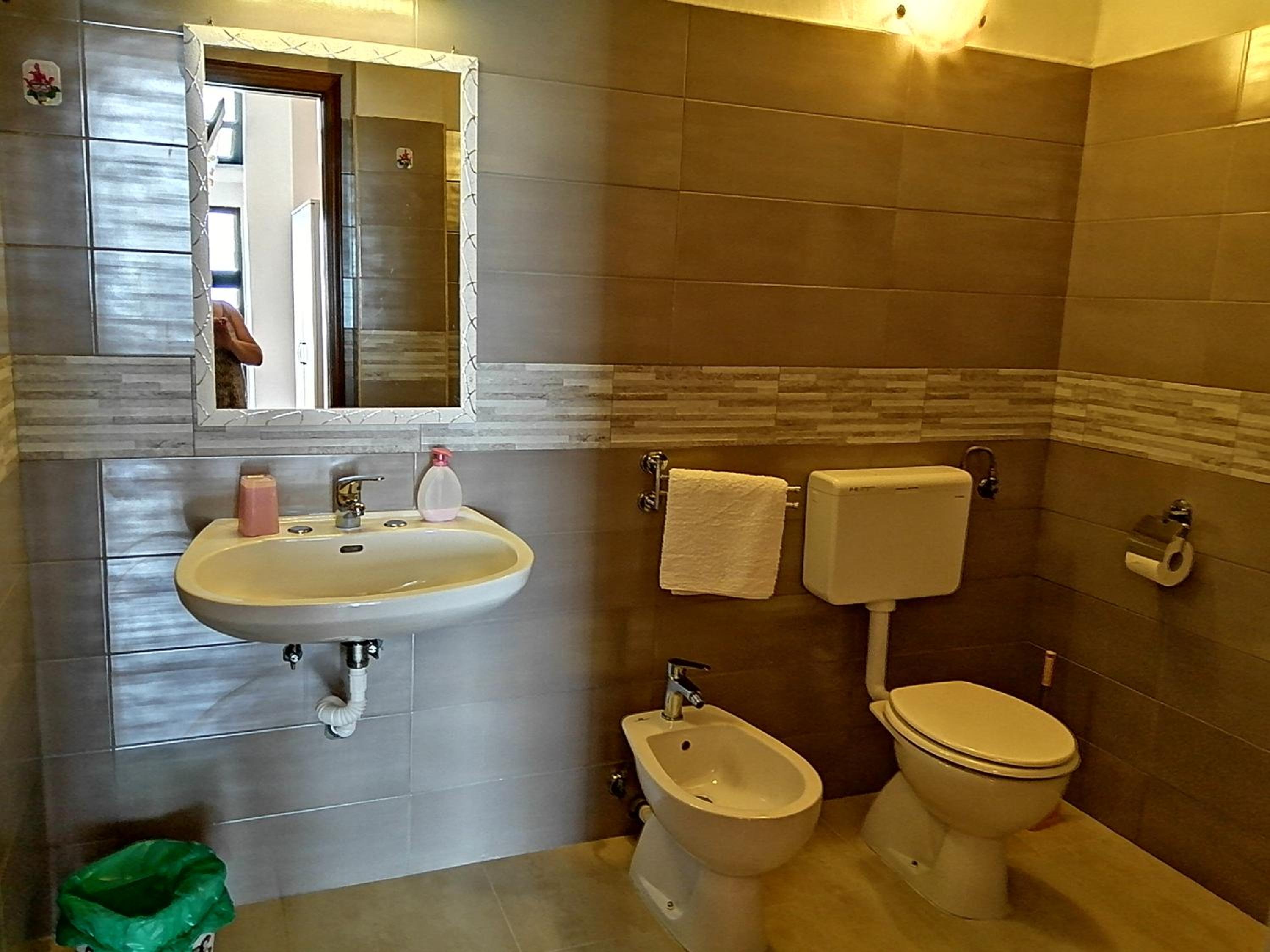Deluxe Room - Photo 27
