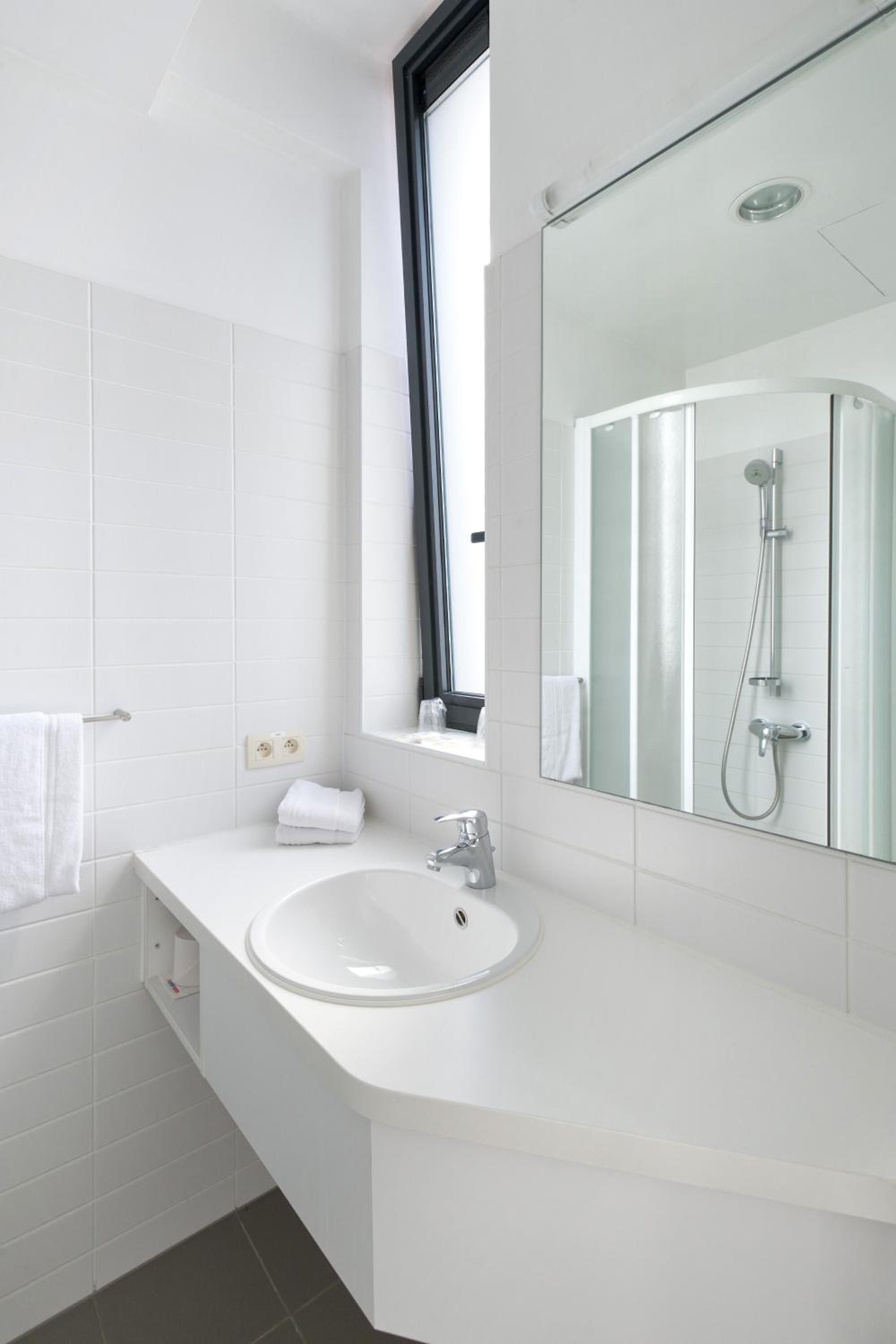 Twin Room - Photo 4