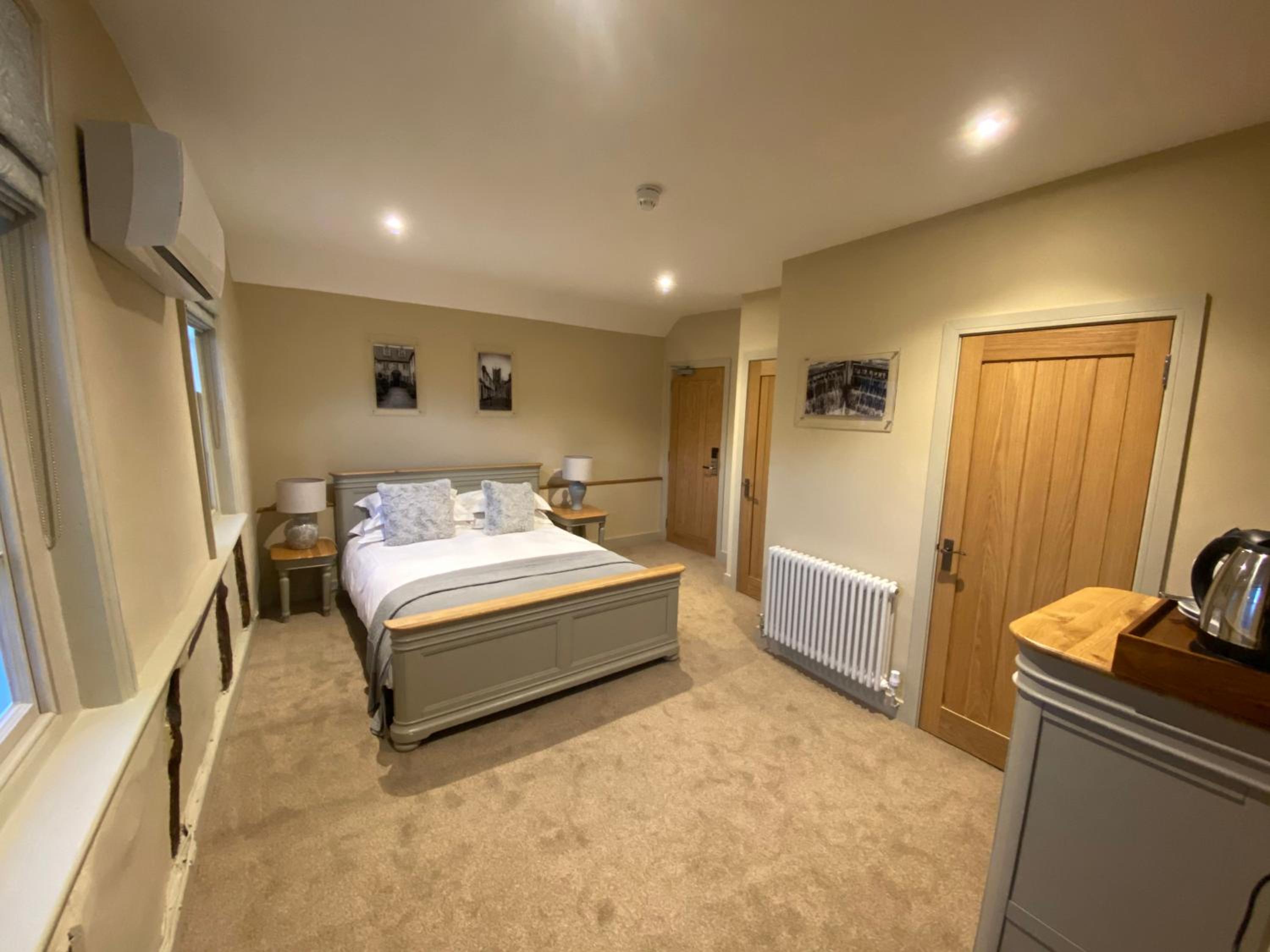 Deluxe Double Room - Photo 11