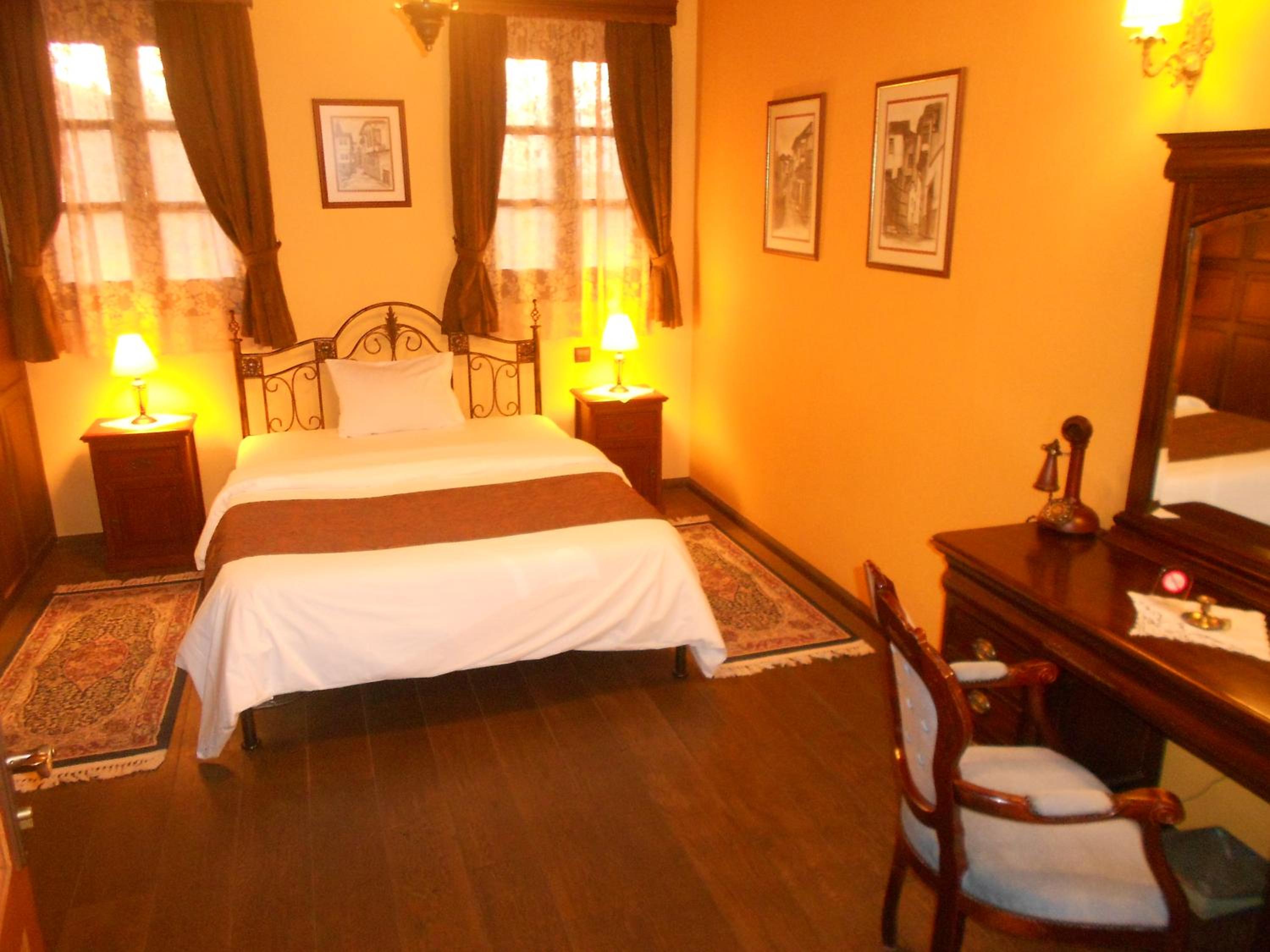 Budget Double Room photo 3