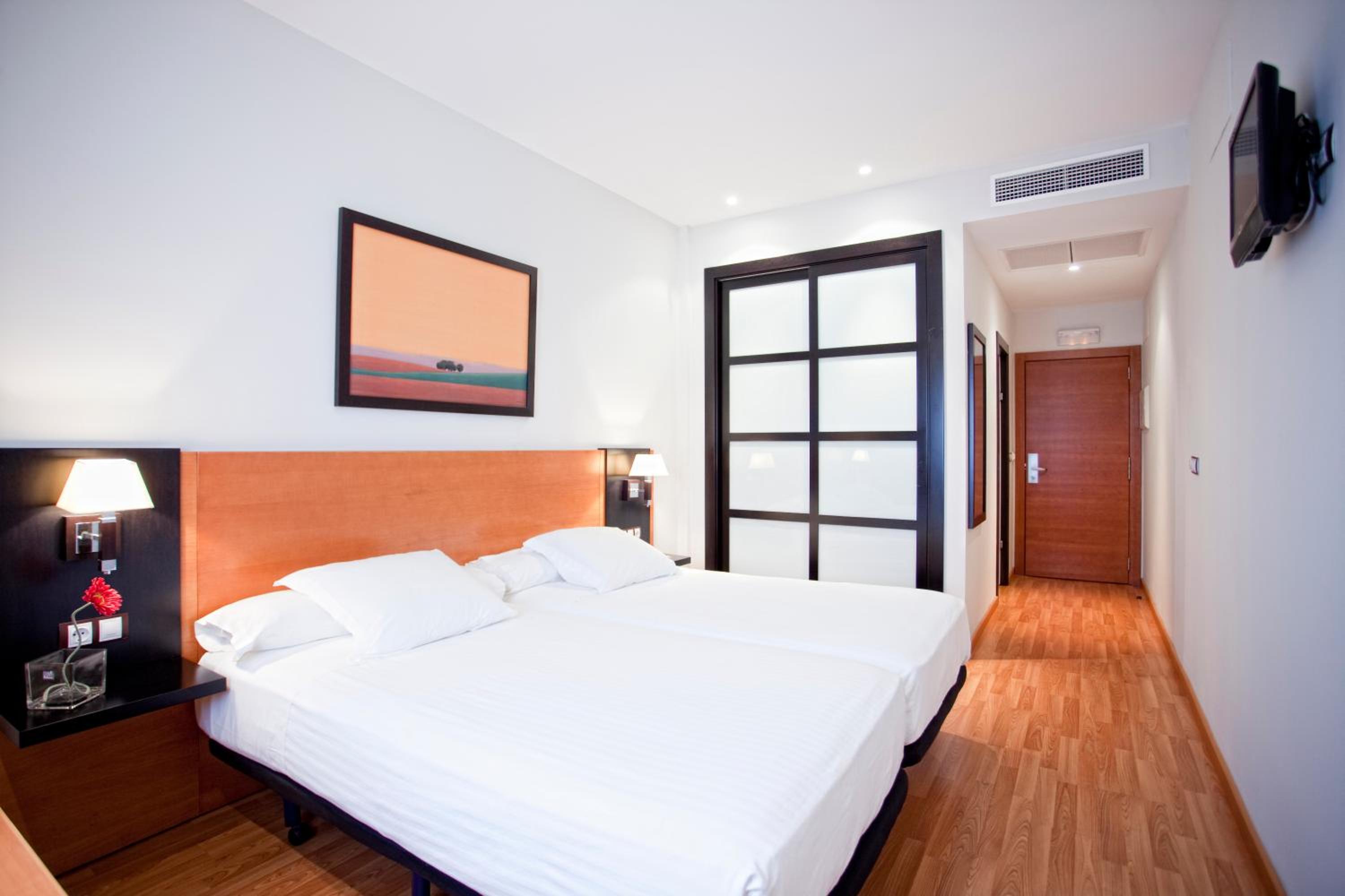 Double or Twin Room - Photo 3