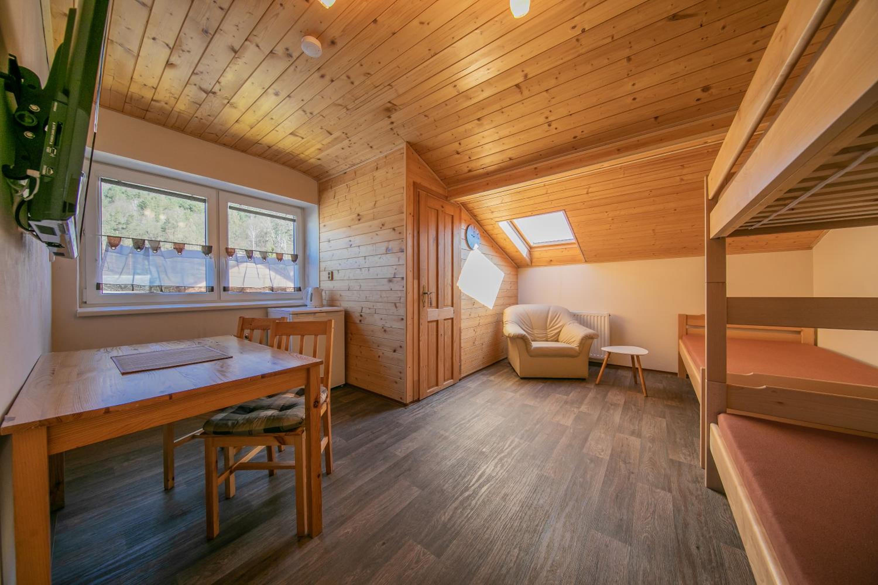 Quadruple Room with Private Bathroom photo 1