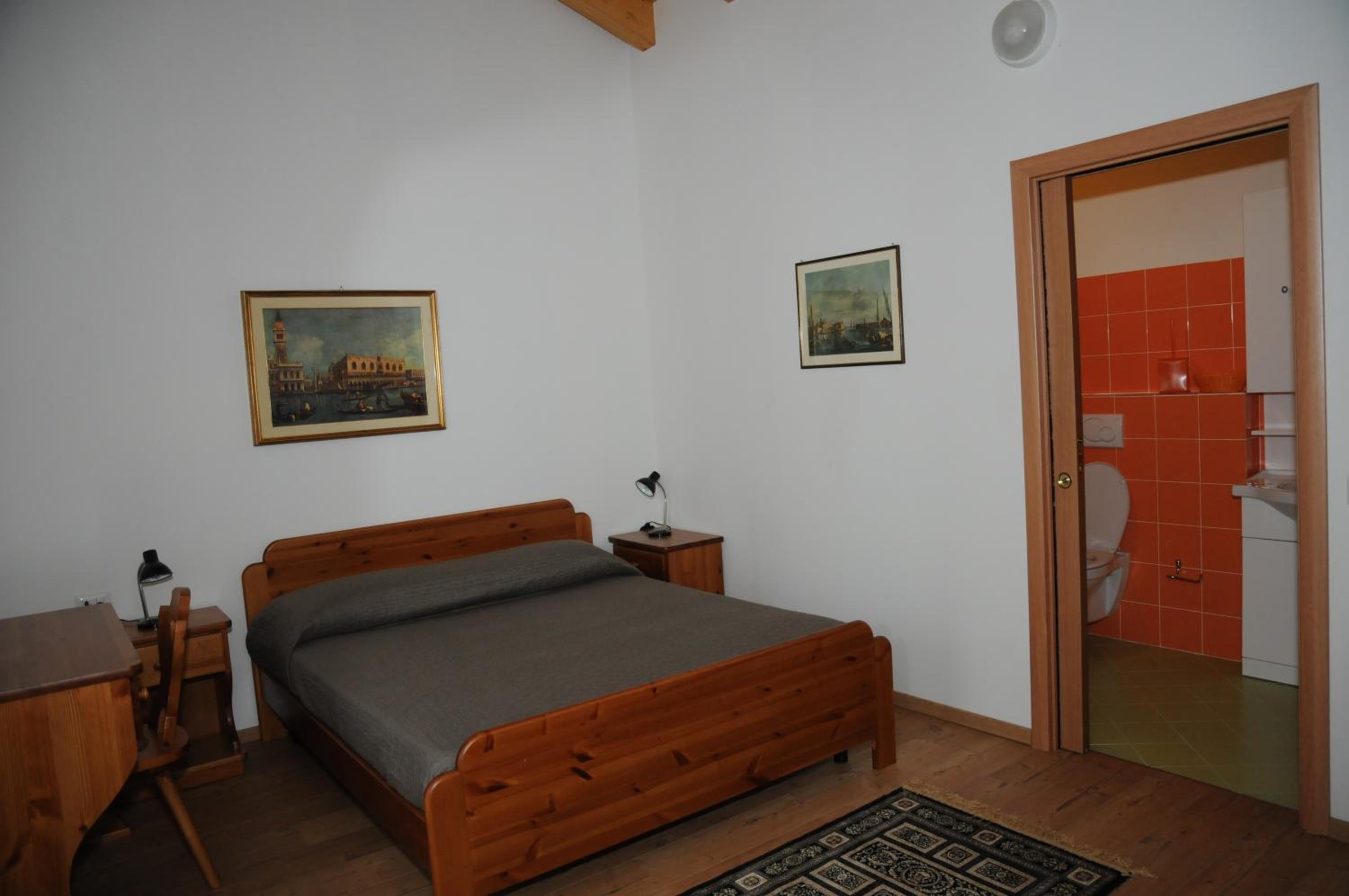 Large Double Room photo 3