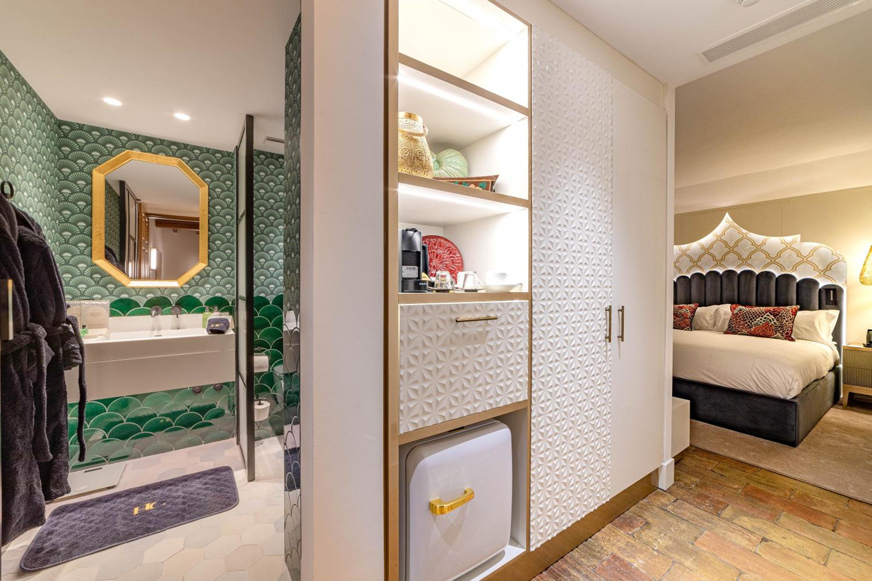 Deluxe Room - Photo 9