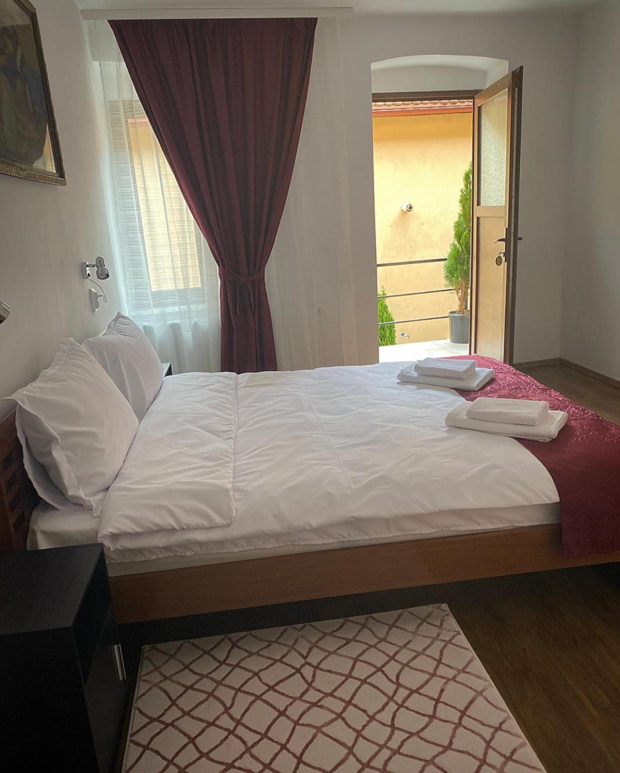 Deluxe Room - Photo 4