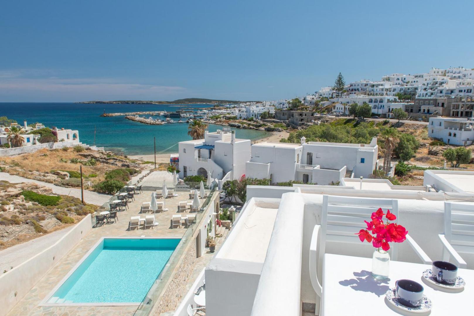 Apartment with Panoramic Pool and Sea View - Photo 10