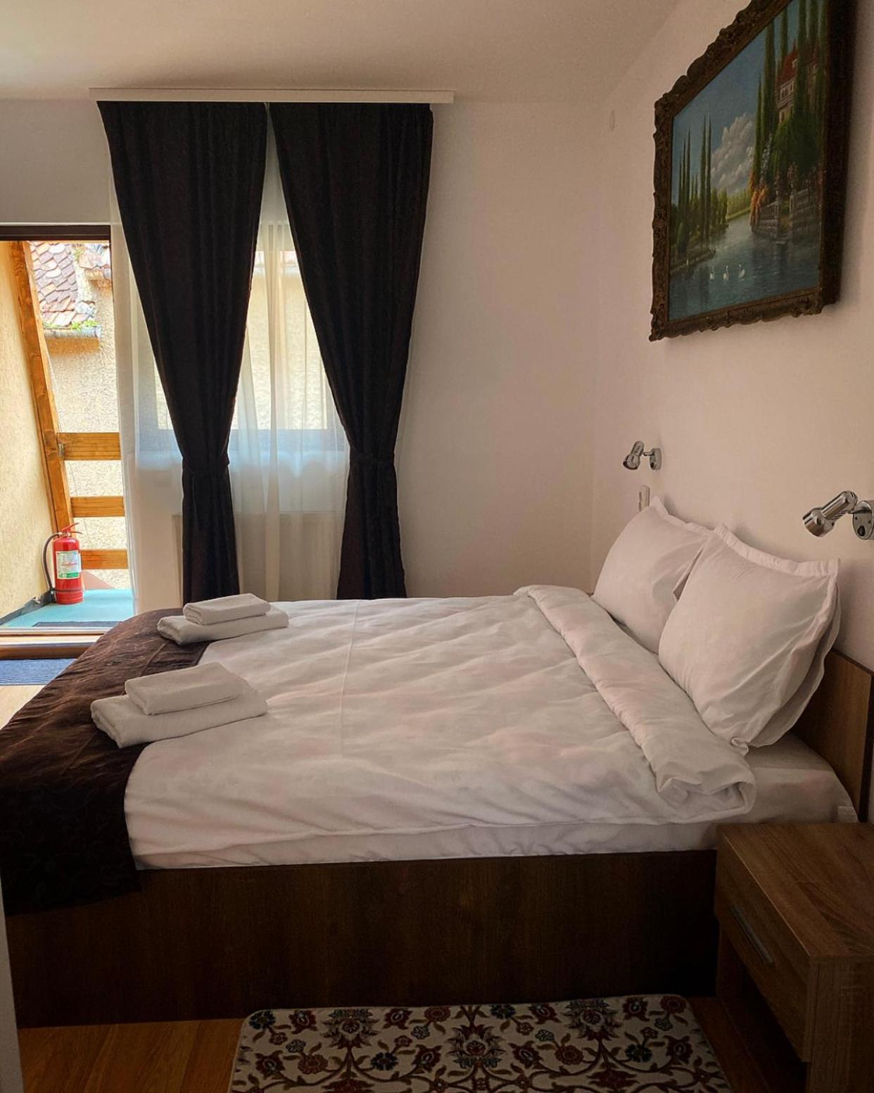 Deluxe Room - Photo 3