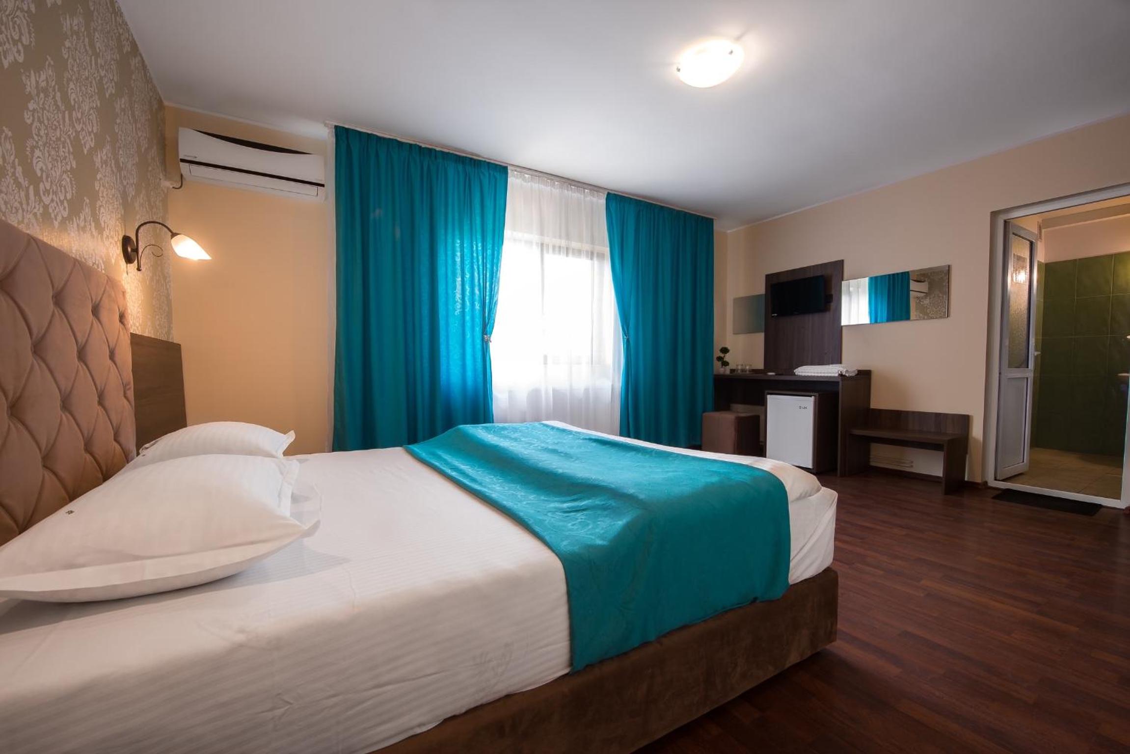 Double Room with Private Bathroom photo 3