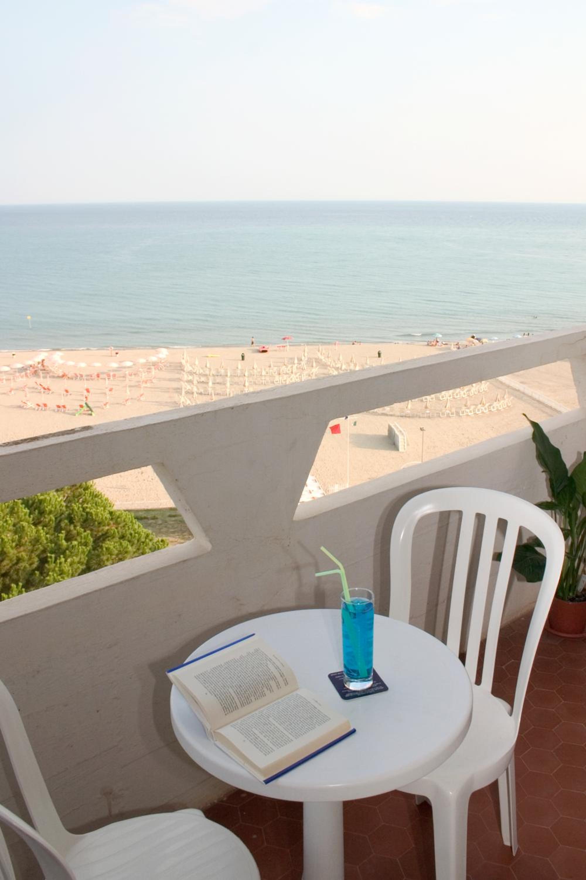 Double Room with Sea View - Photo 4