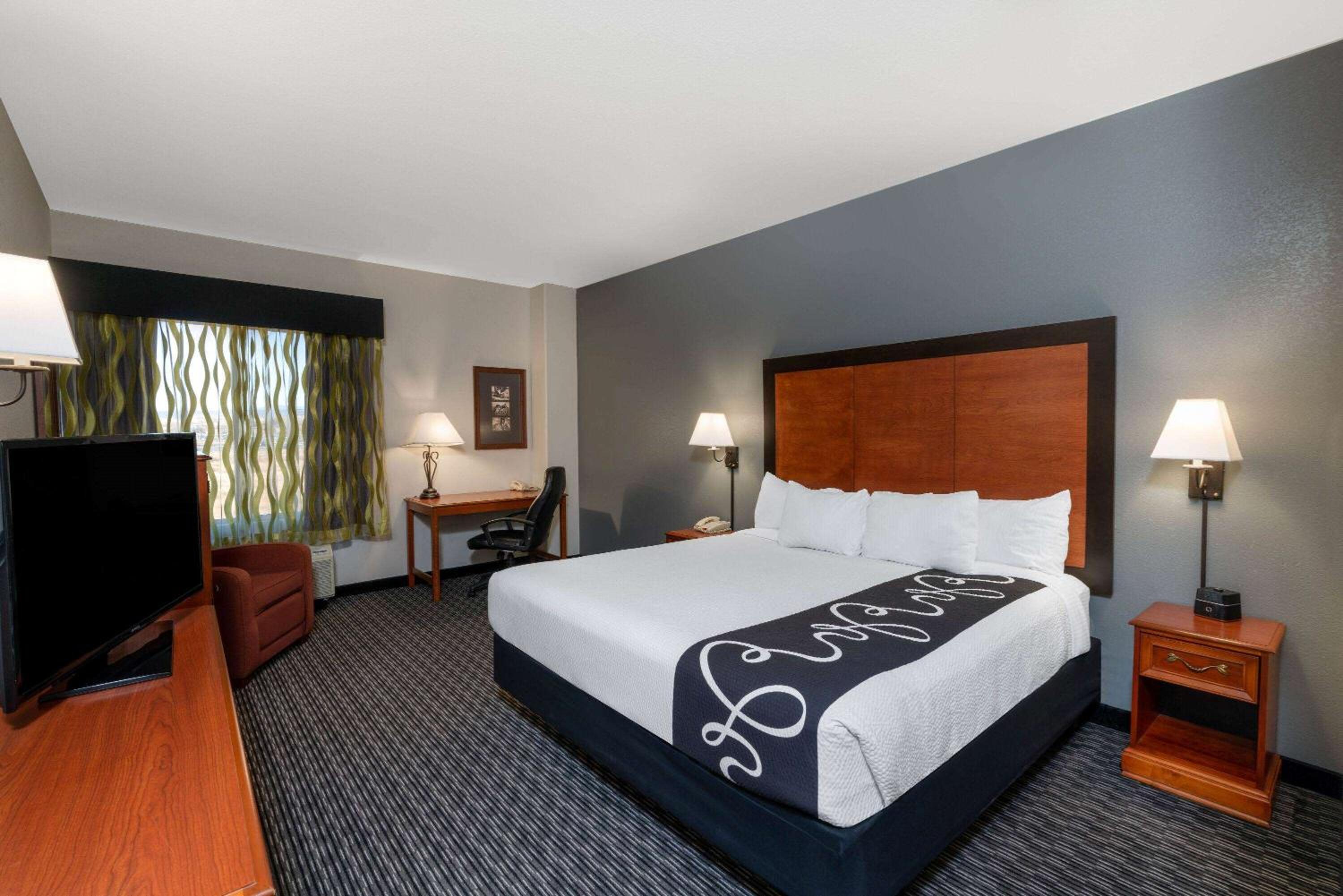 Deluxe King Room with Sofa Bed - Photo 1