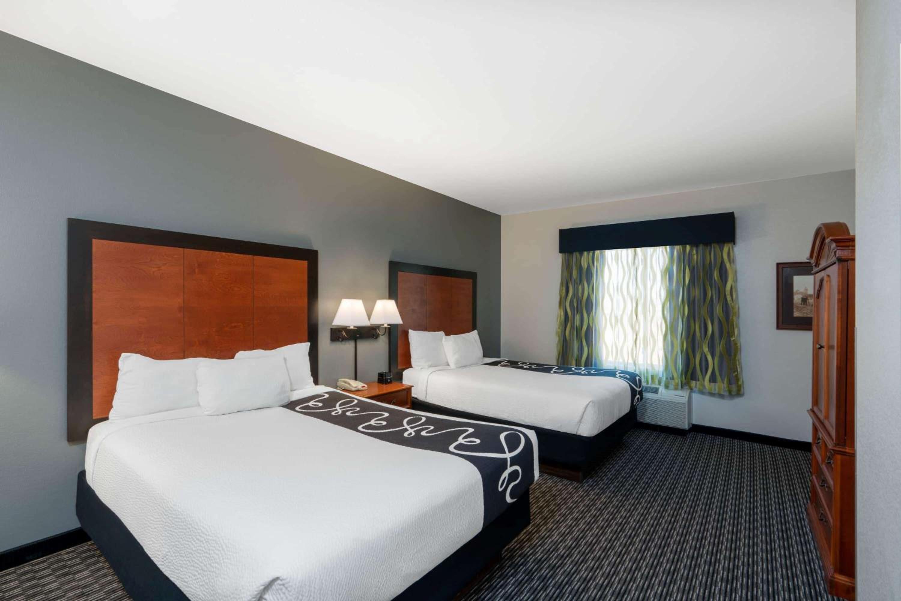Deluxe Queen Room with Two Queen Beds - Photo 2