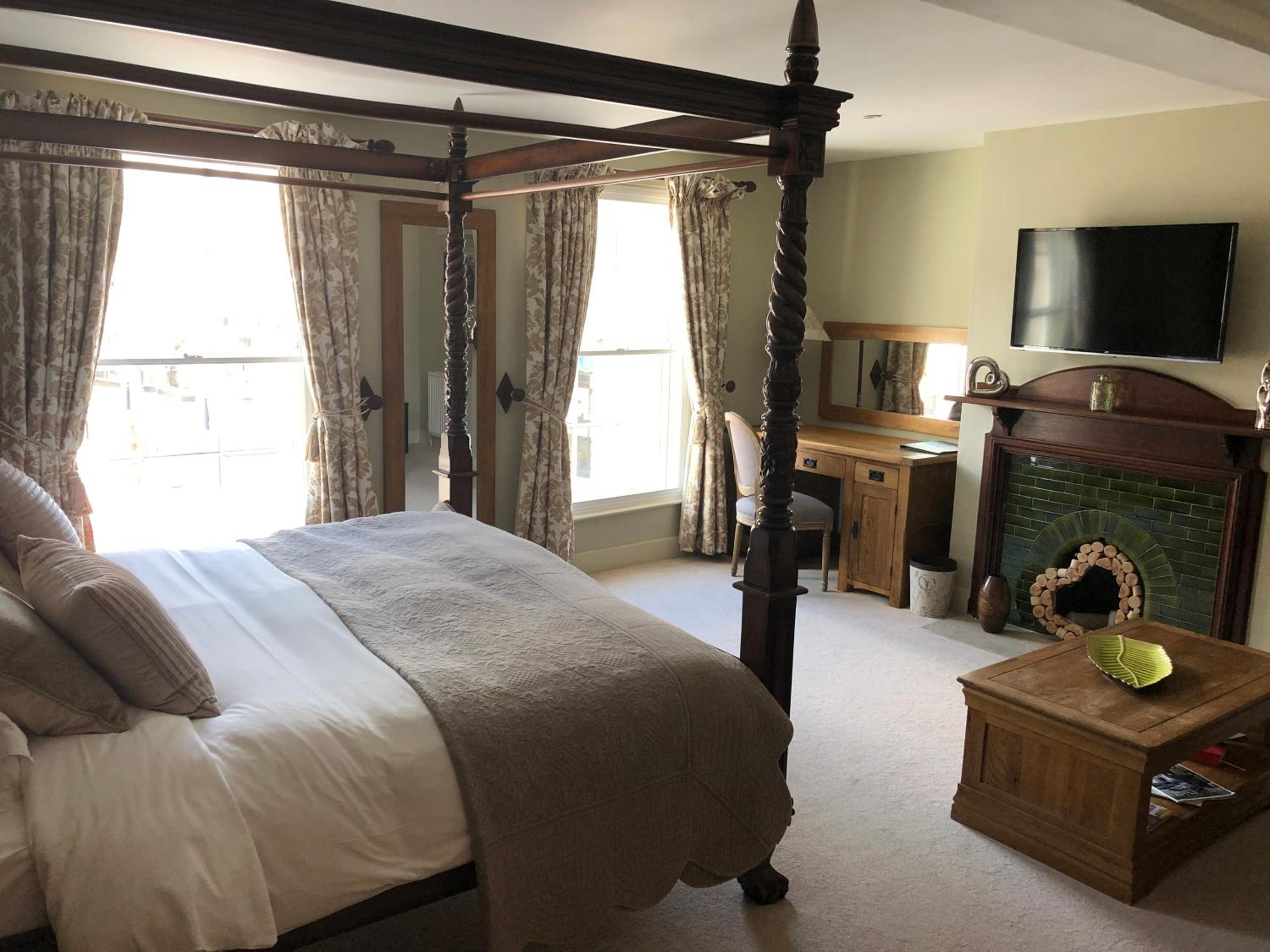 Executive Suite - Photo 4