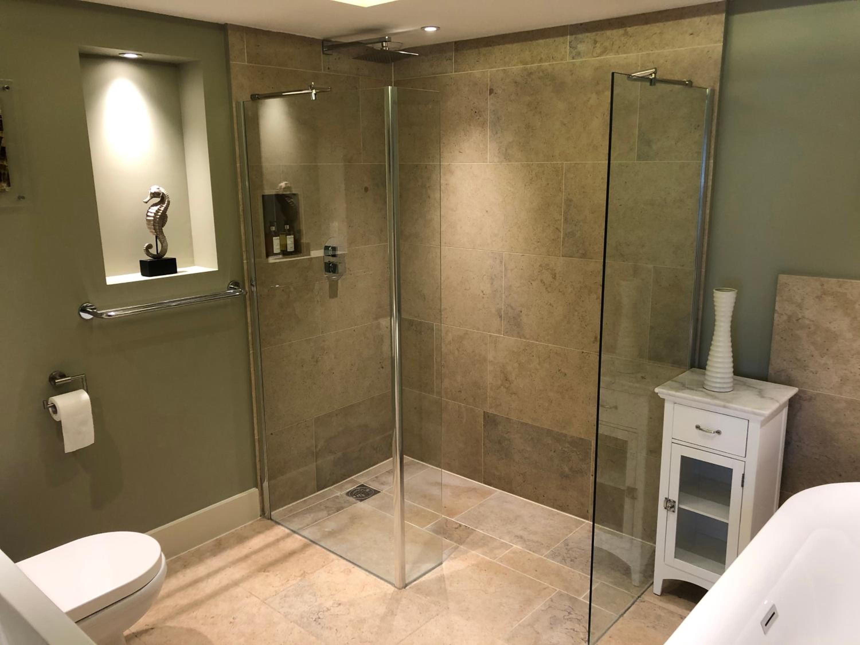 Executive Suite - Photo 2