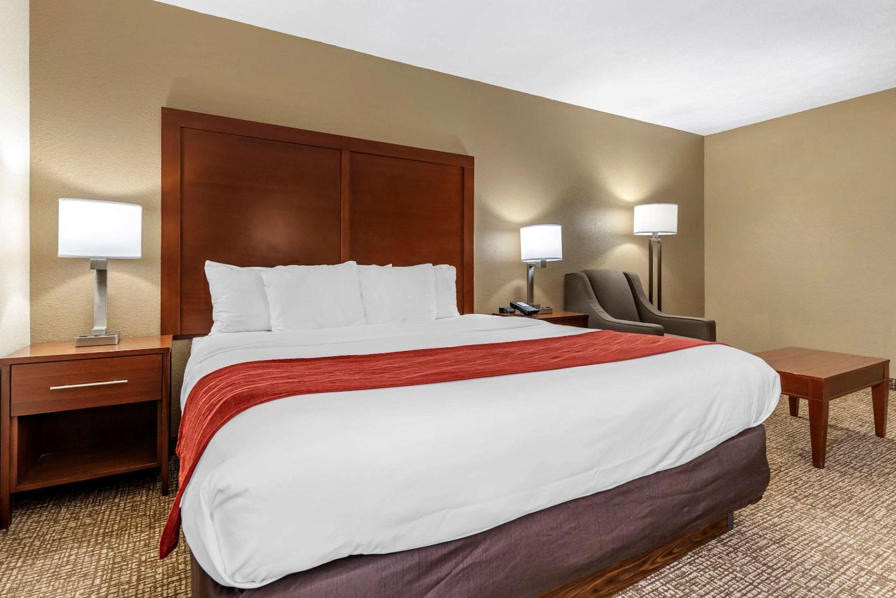 King Room - Non Smoking - Photo 1