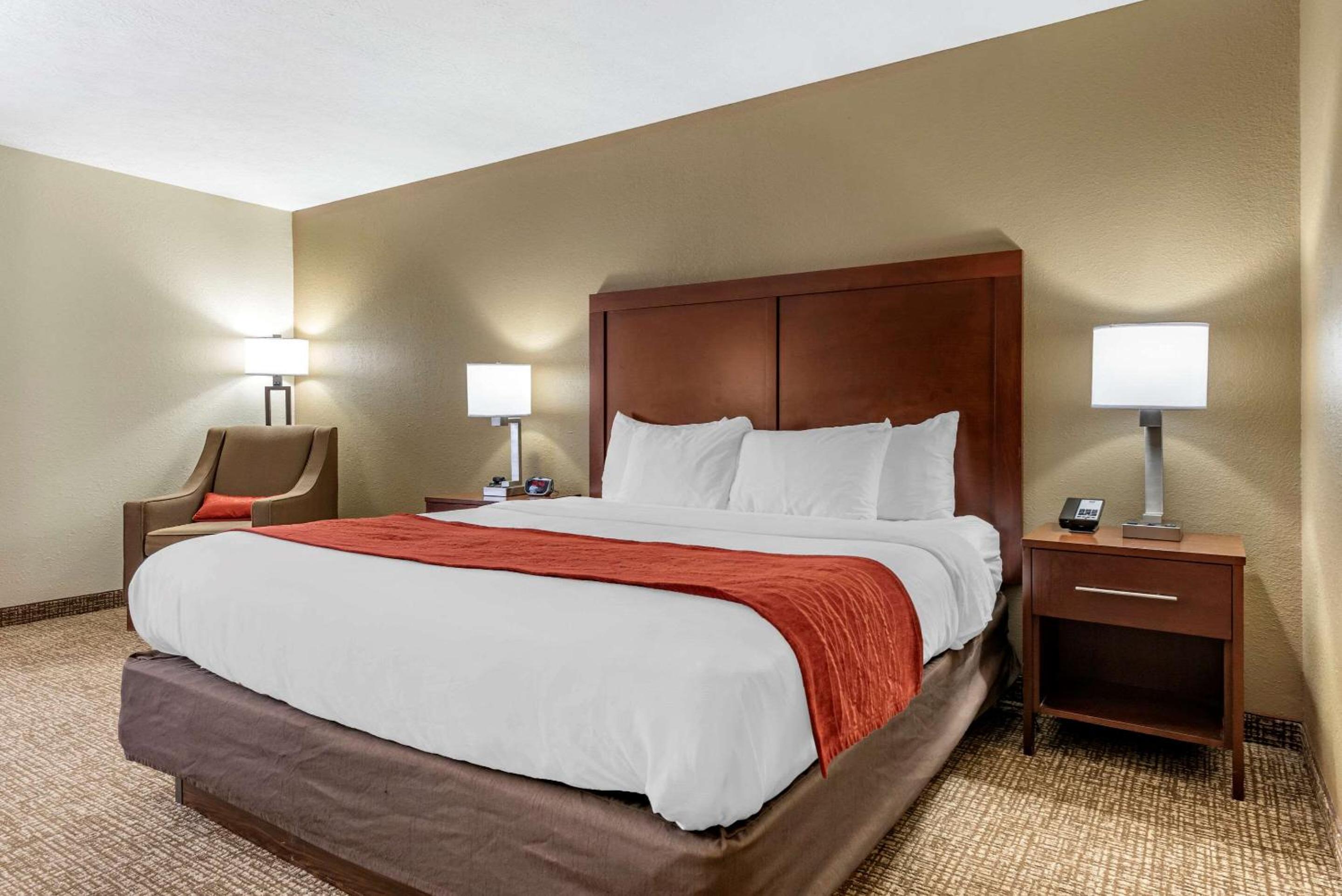 King Room - Accessible/Non-Smoking photo 2