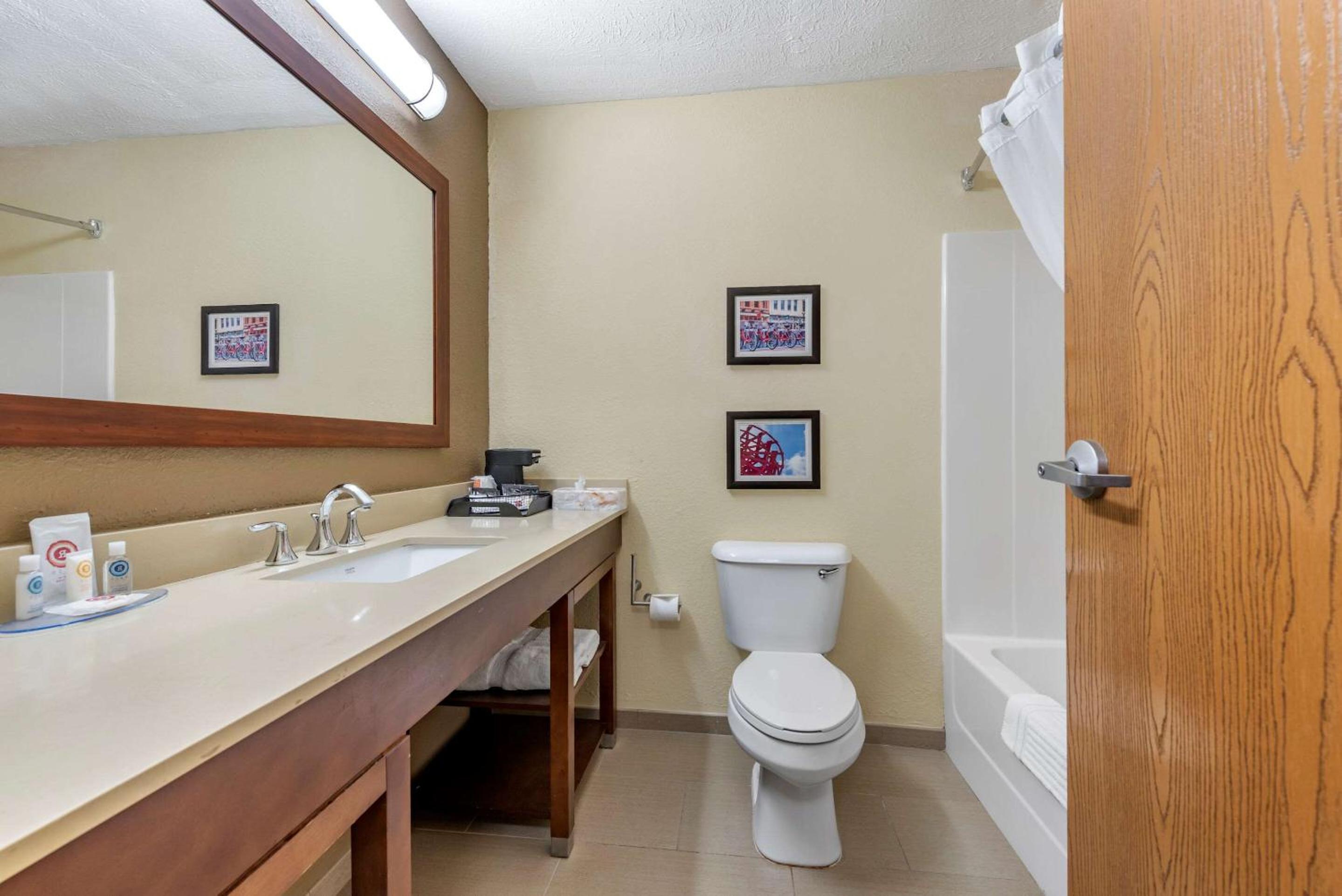 Double Room with Two Double Beds - Non-Smoking - Photo 2
