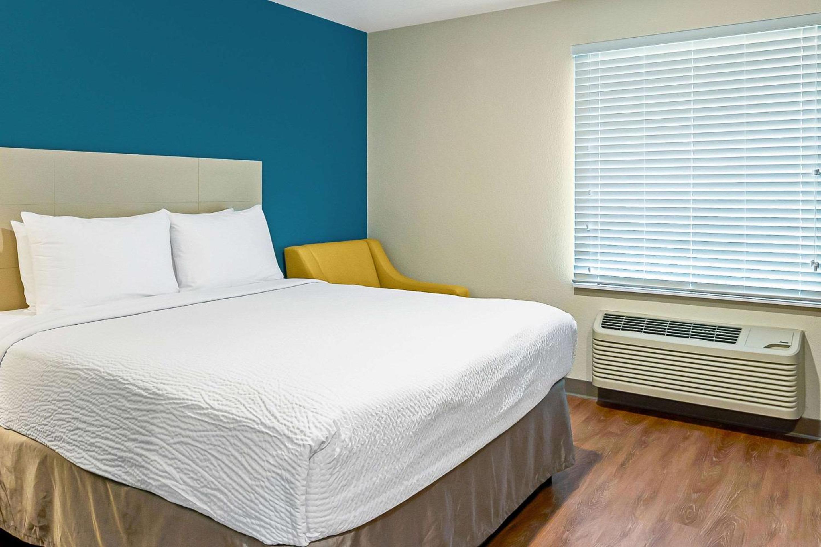 Queen Room  with Roll-In Shower - Disability Access/Non-Smoking photo 1