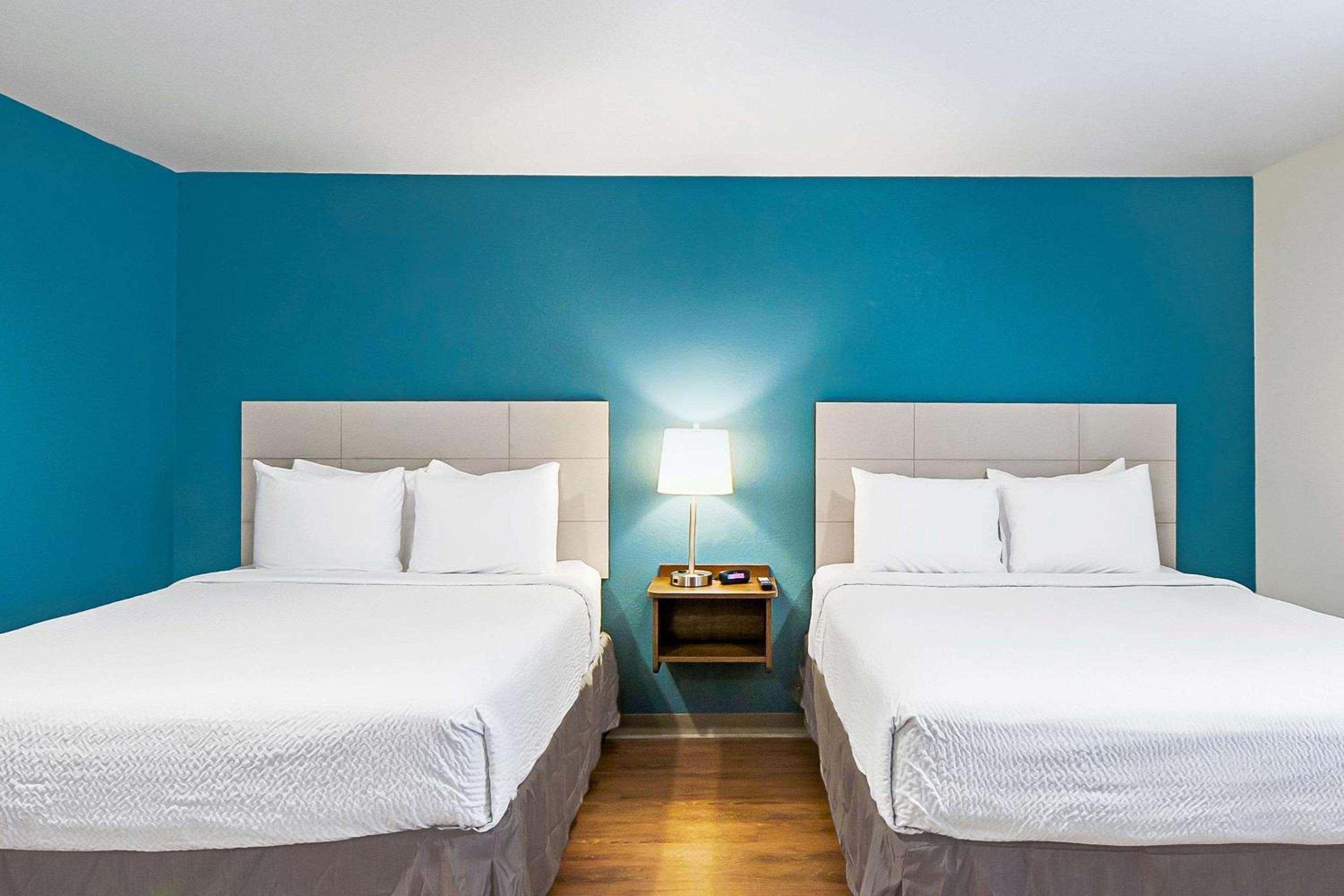 Standard Queen Room with Two Queen Beds - Non-Smoking photo 1