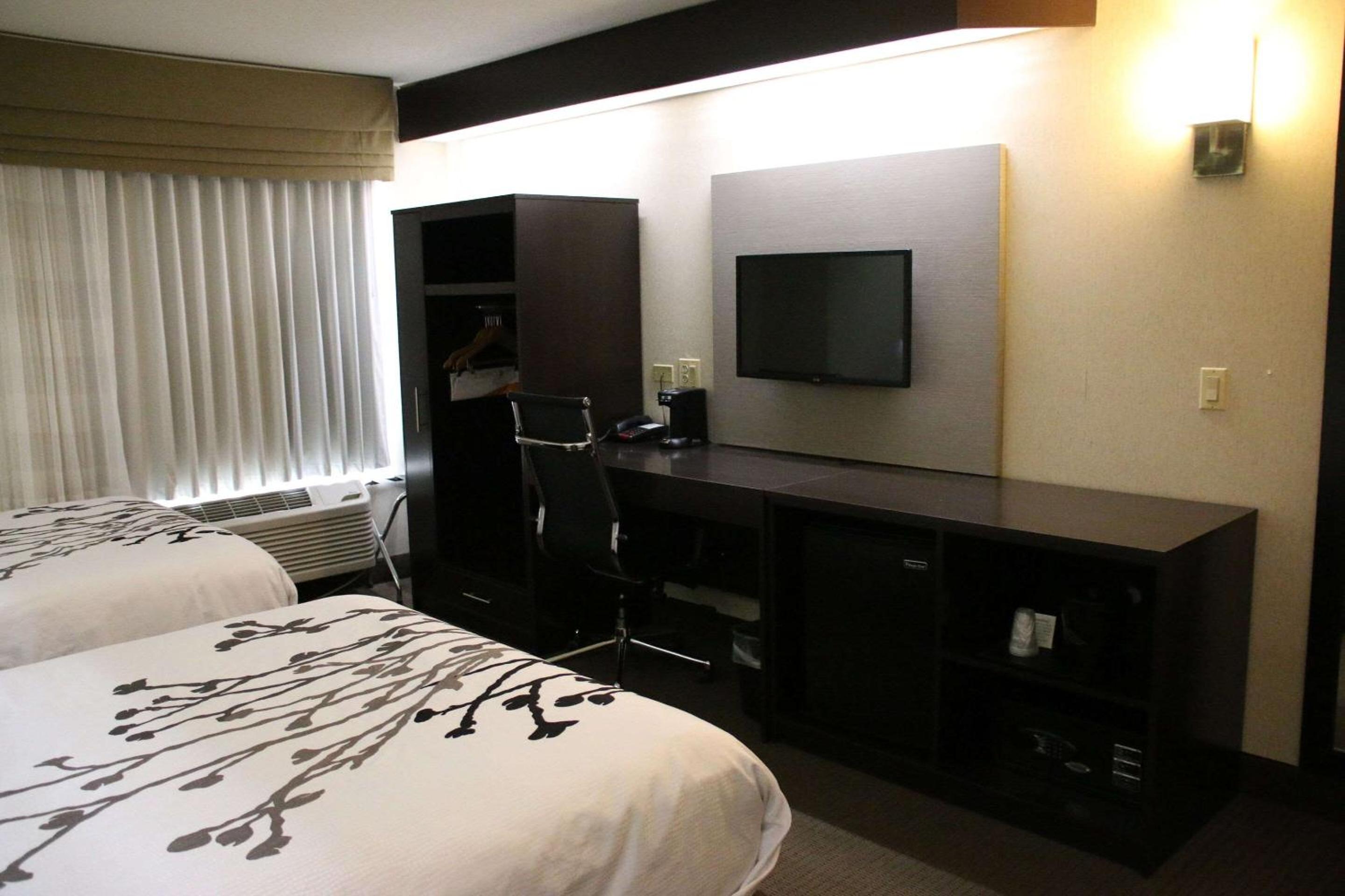Double Room with Two Double Beds - Non-Smoking - Photo 3