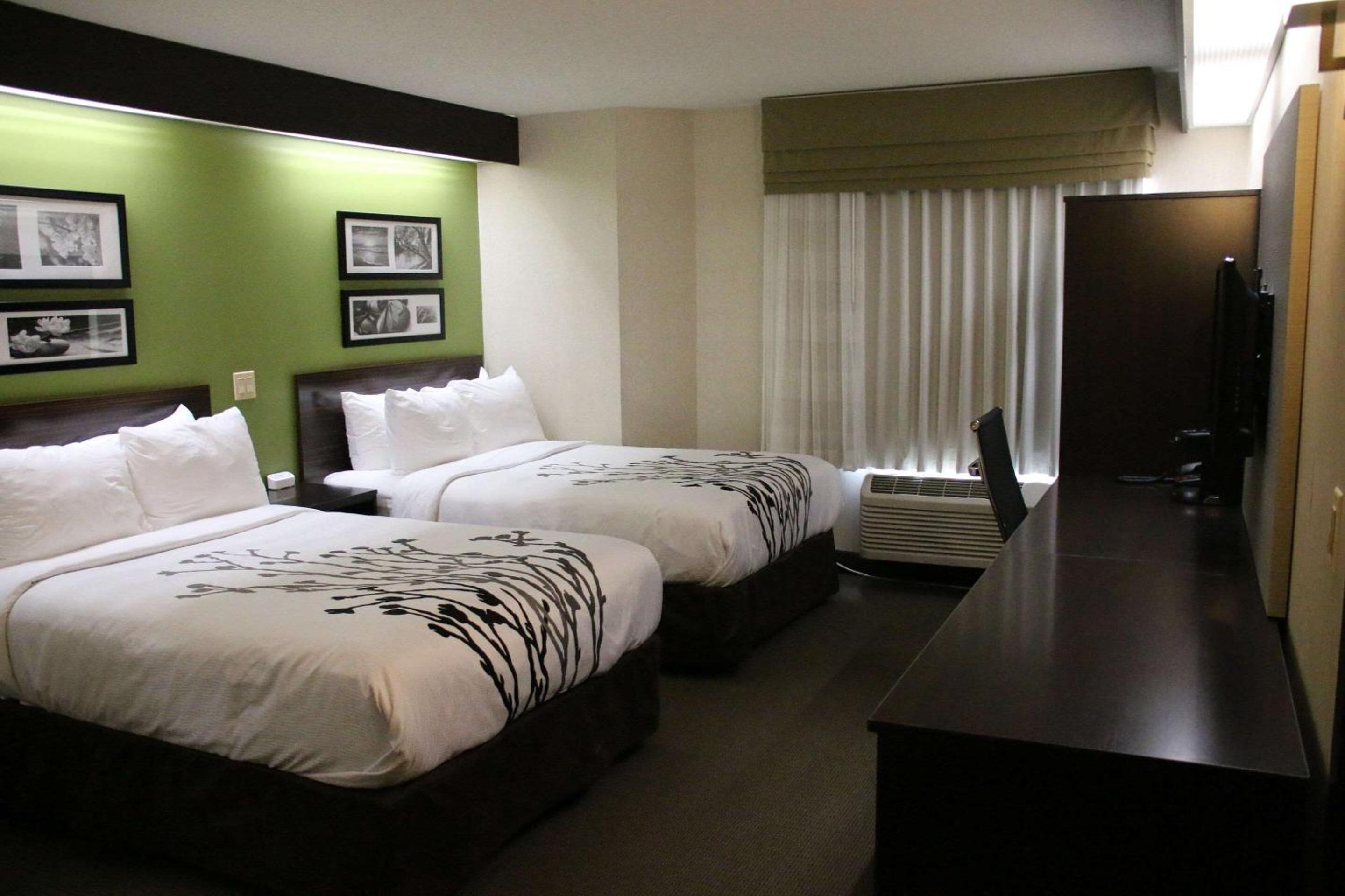 Double Room with Two Double Beds - Non-Smoking - Photo 4