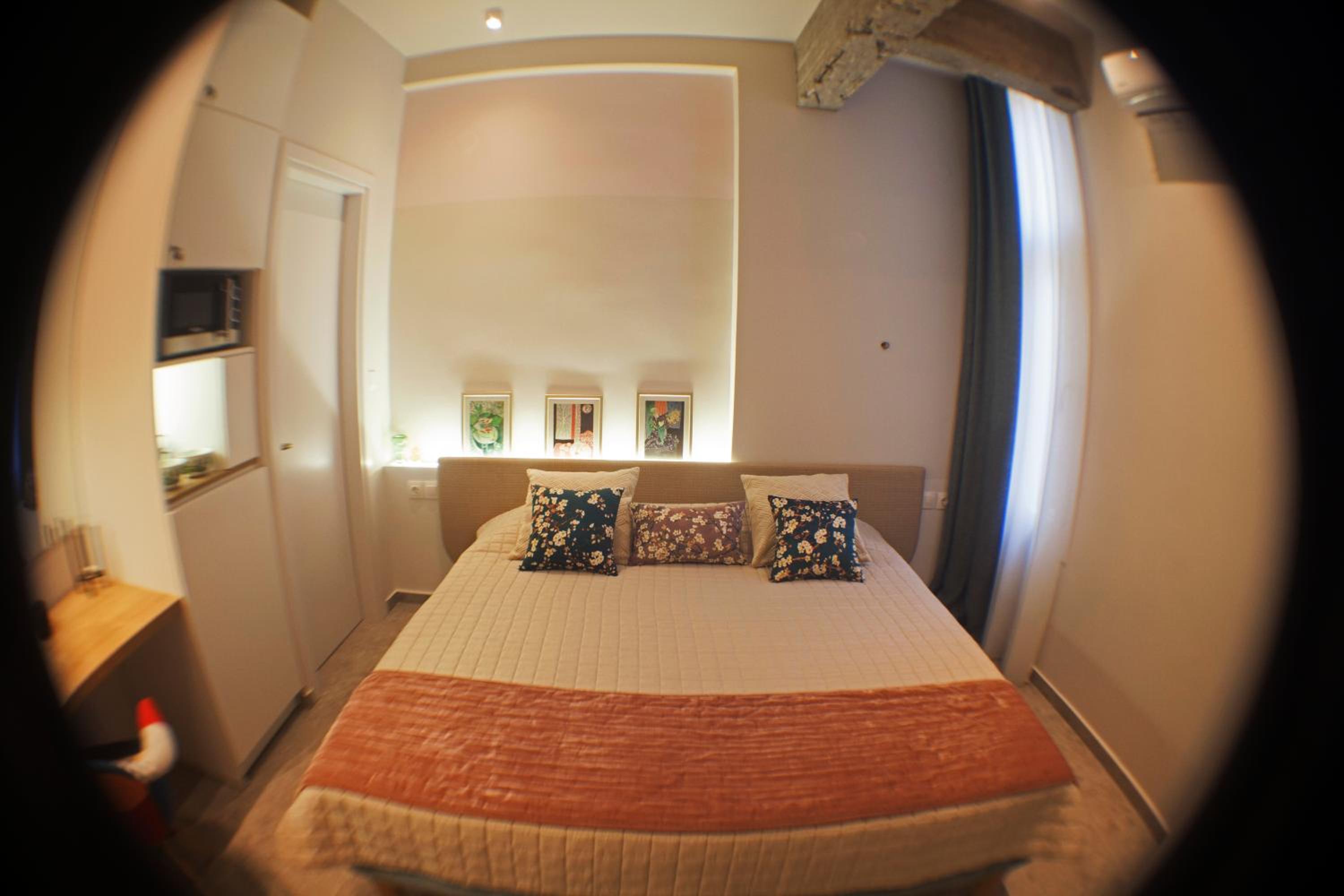 One-Bedroom Apartment - Photo 3