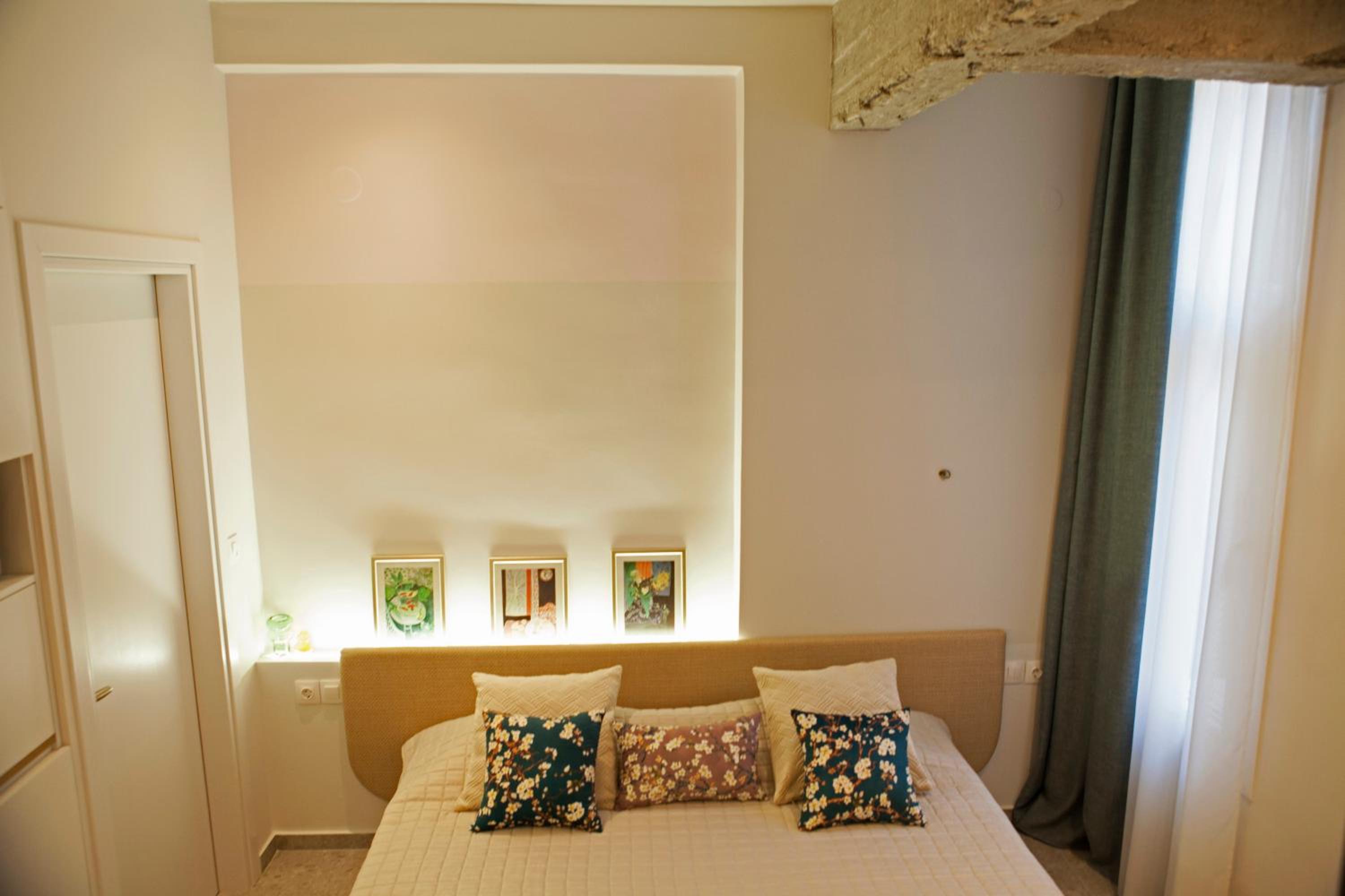 One-Bedroom Apartment - Photo 4