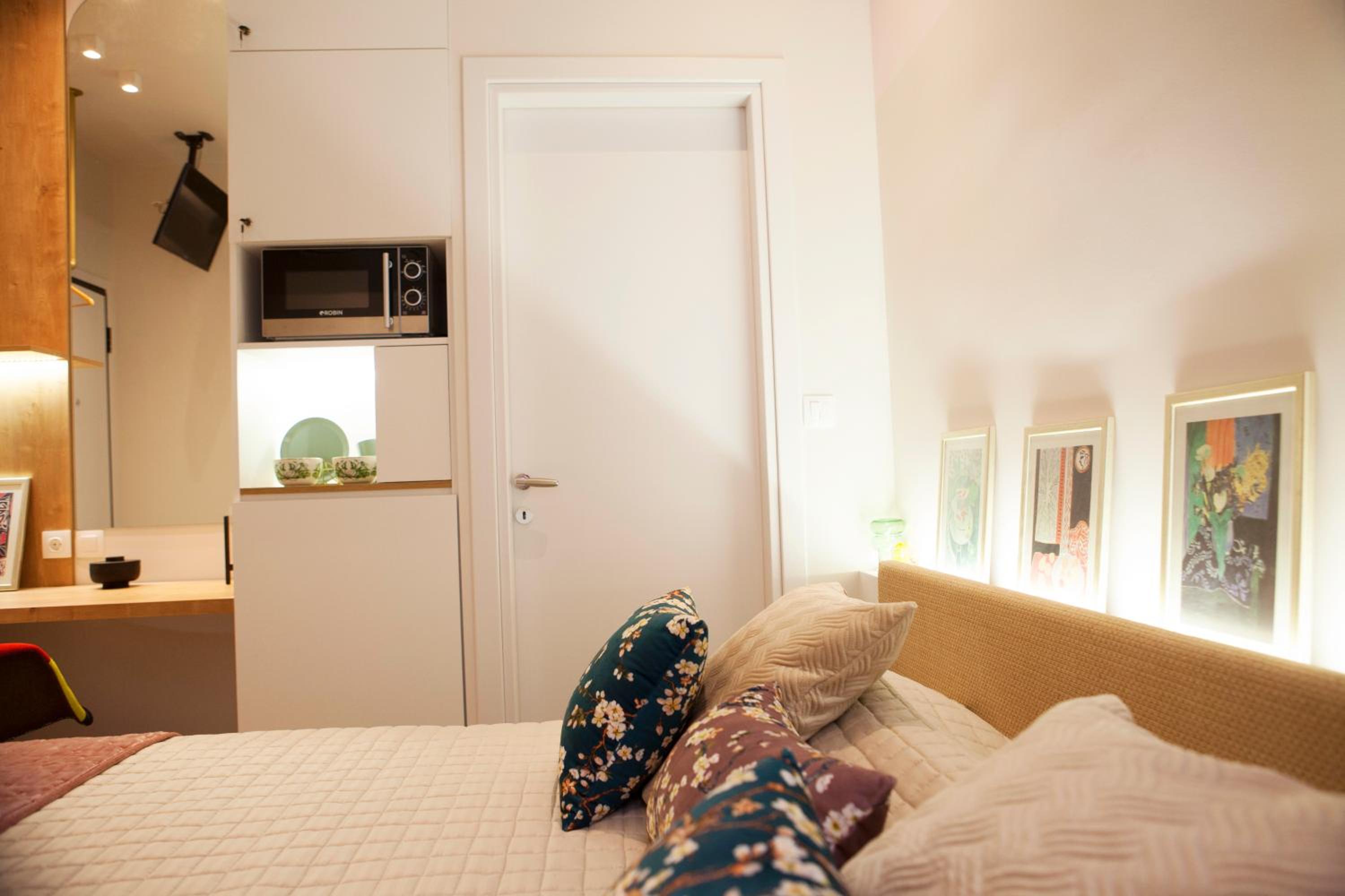One-Bedroom Apartment - Photo 8
