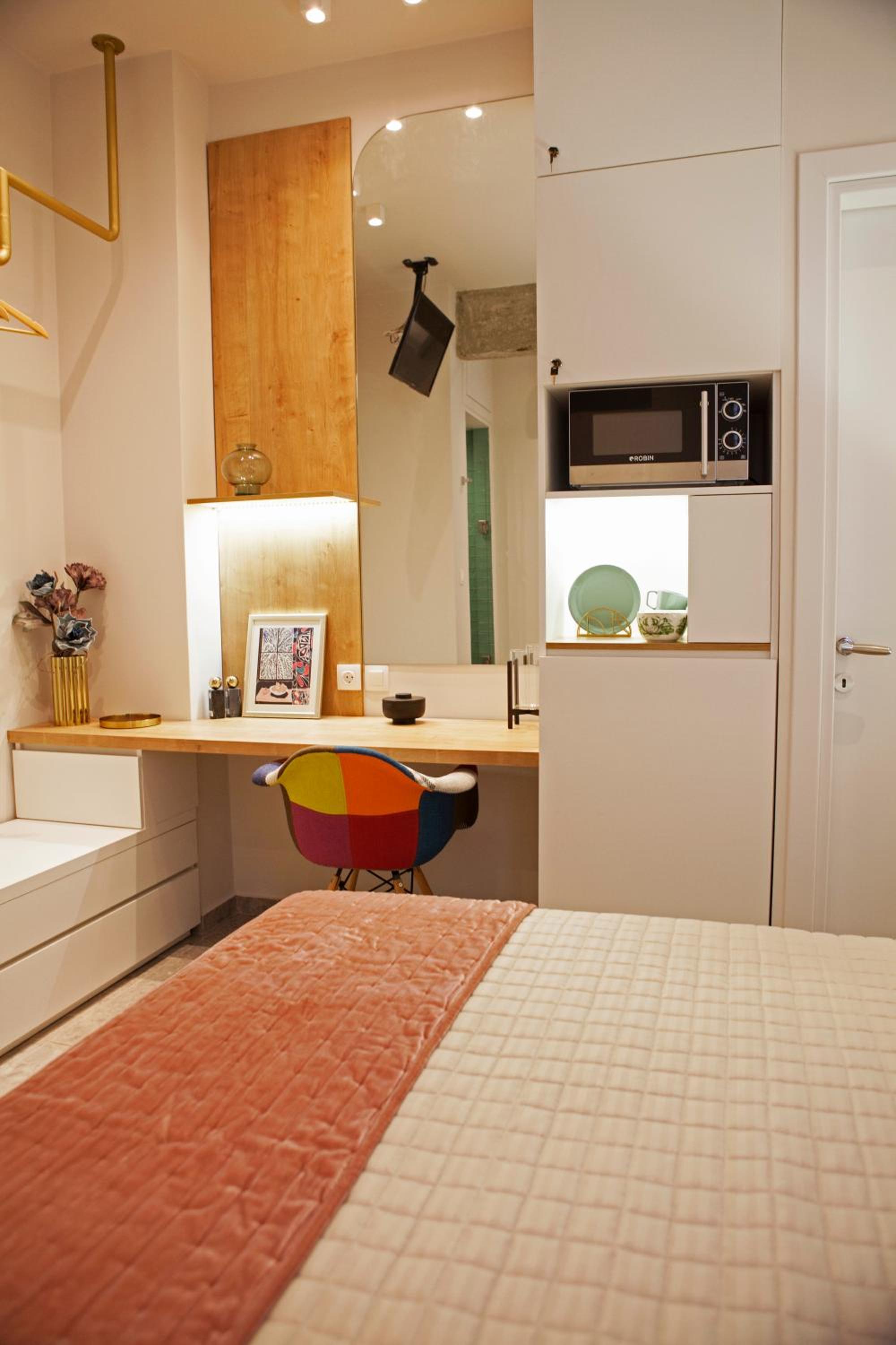 One-Bedroom Apartment - Photo 10