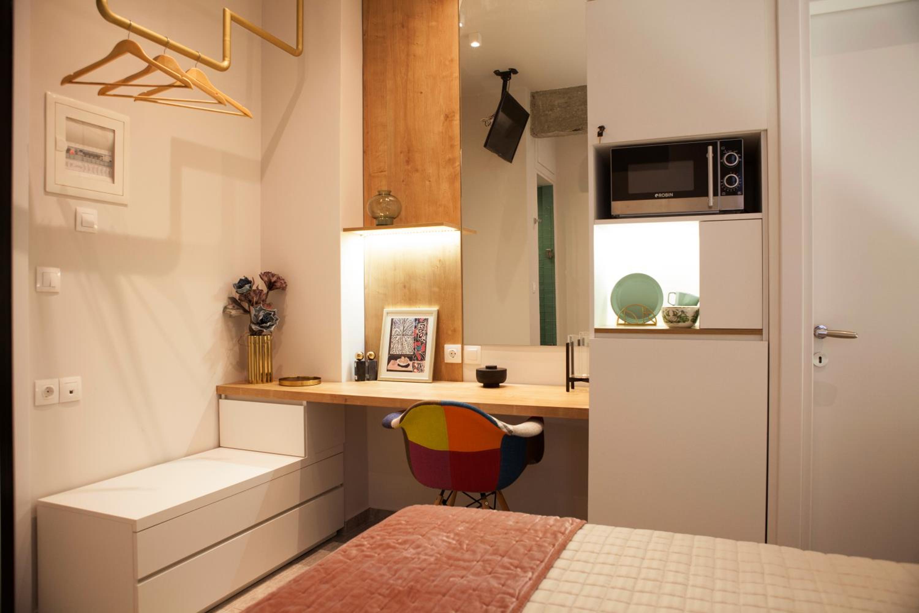 One-Bedroom Apartment - Photo 9