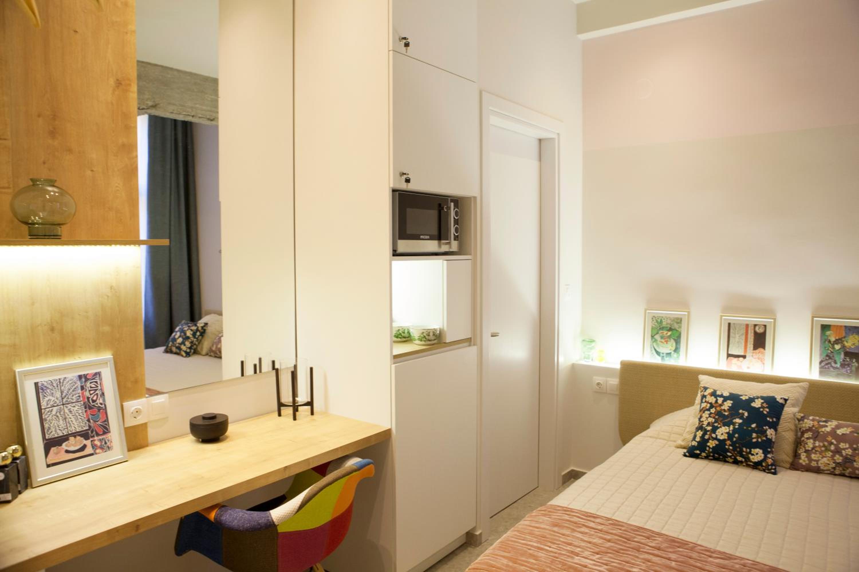 One-Bedroom Apartment - Photo 11