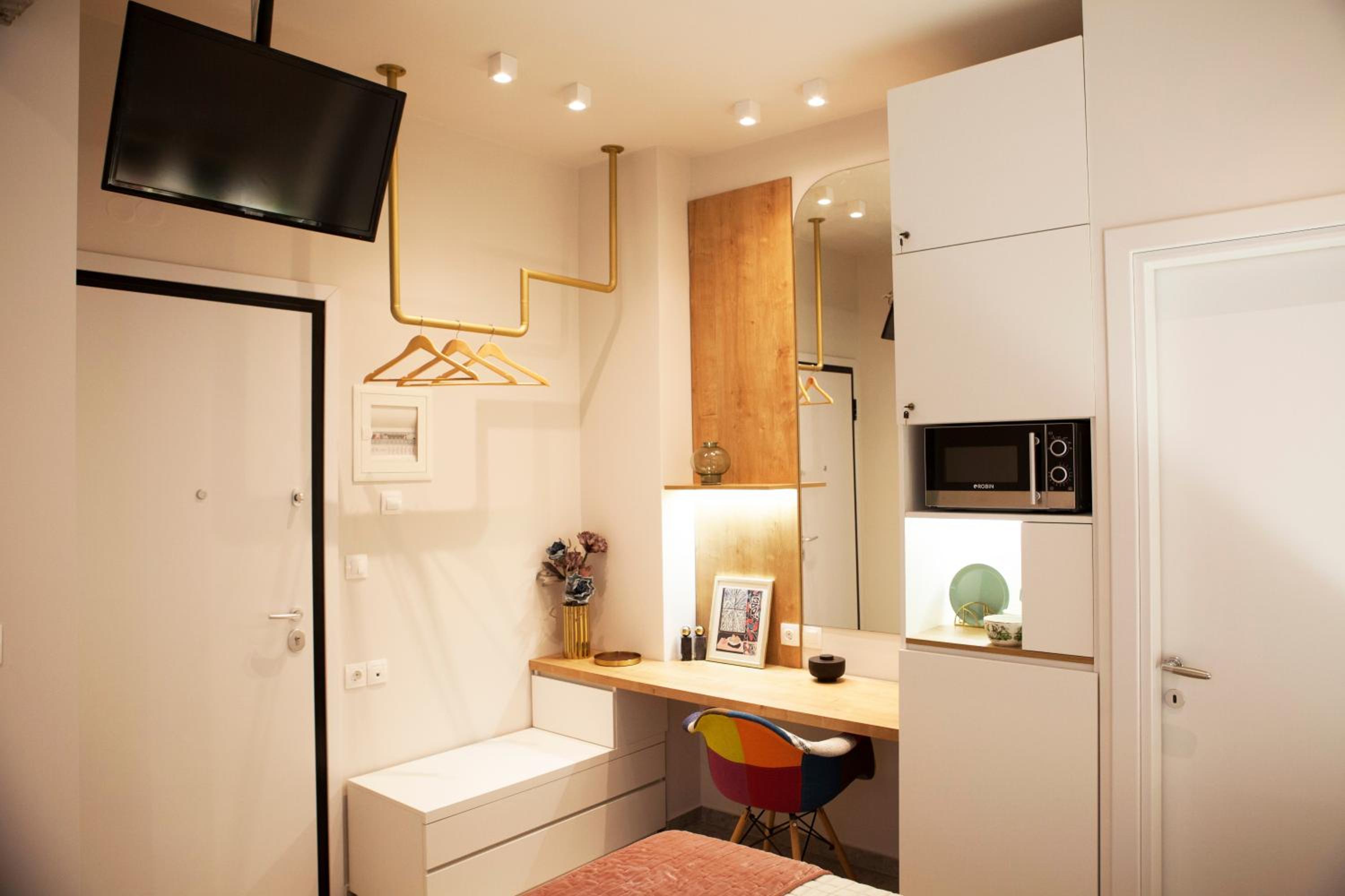 One-Bedroom Apartment - Photo 15